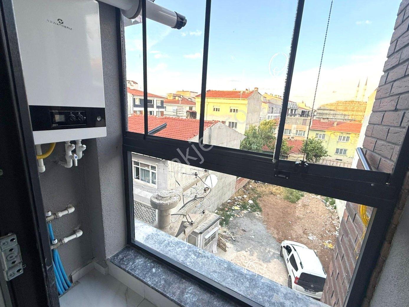 Recep Ümit'ten Esenli Caddesi Yanında Satılık Asansörlü -ferah 2+0 Lux Daire. - Görsel 6