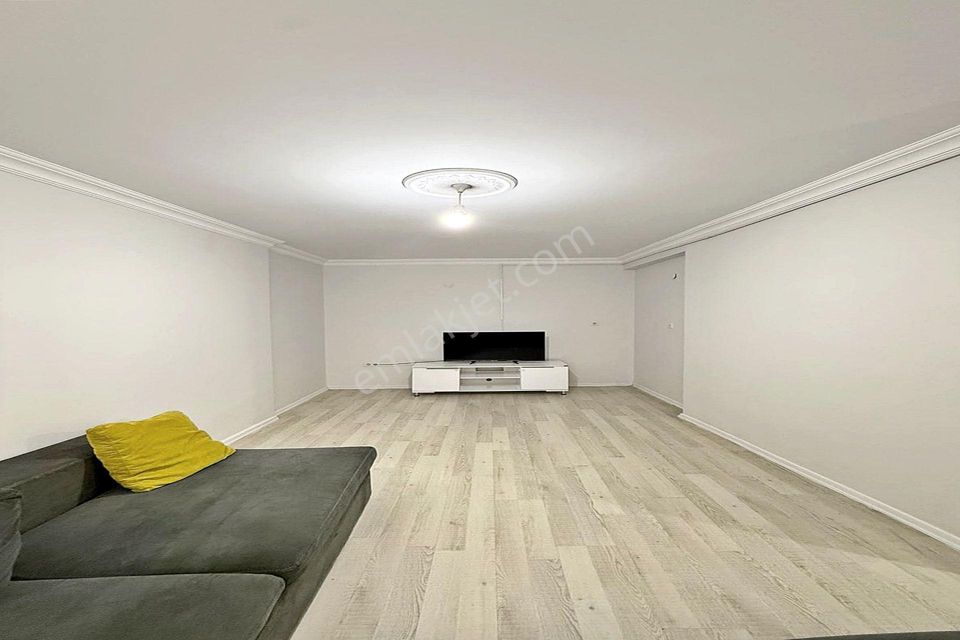 Bahçeşehir'in Dibinde Cadde Üzeri Satılık 2+1 Bahçe Katı Daire - Görsel 8