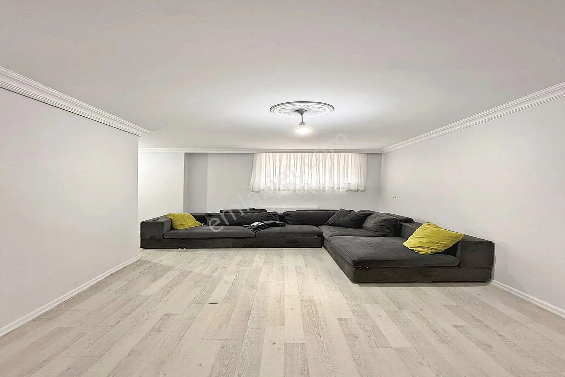 Bahçeşehir'in Dibinde Cadde Üzeri Satılık 2+1 Bahçe Katı Daire - Görsel 5