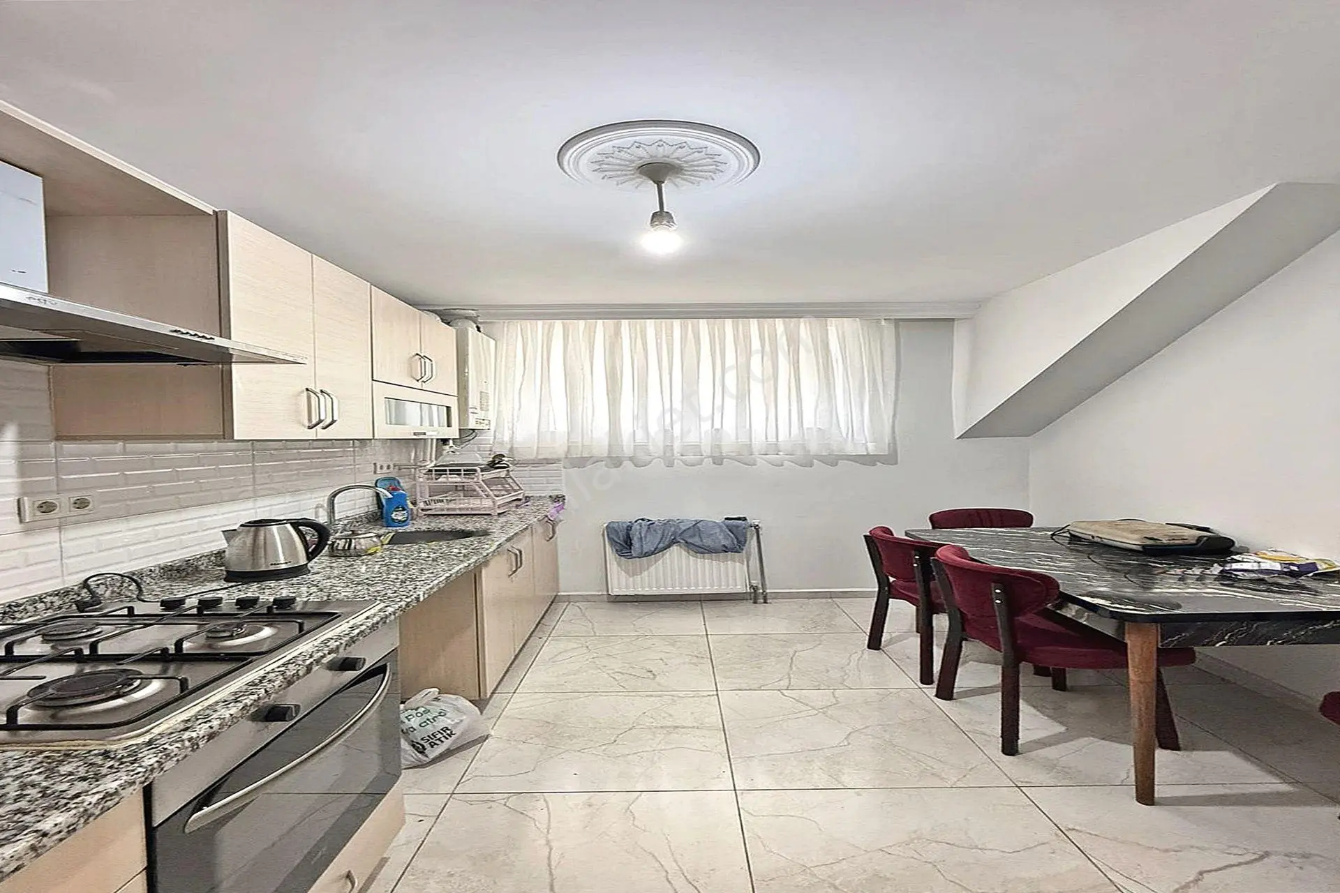 Bahçeşehir'in Dibinde Cadde Üzeri Satılık 2+1 Bahçe Katı Daire - Görsel 2