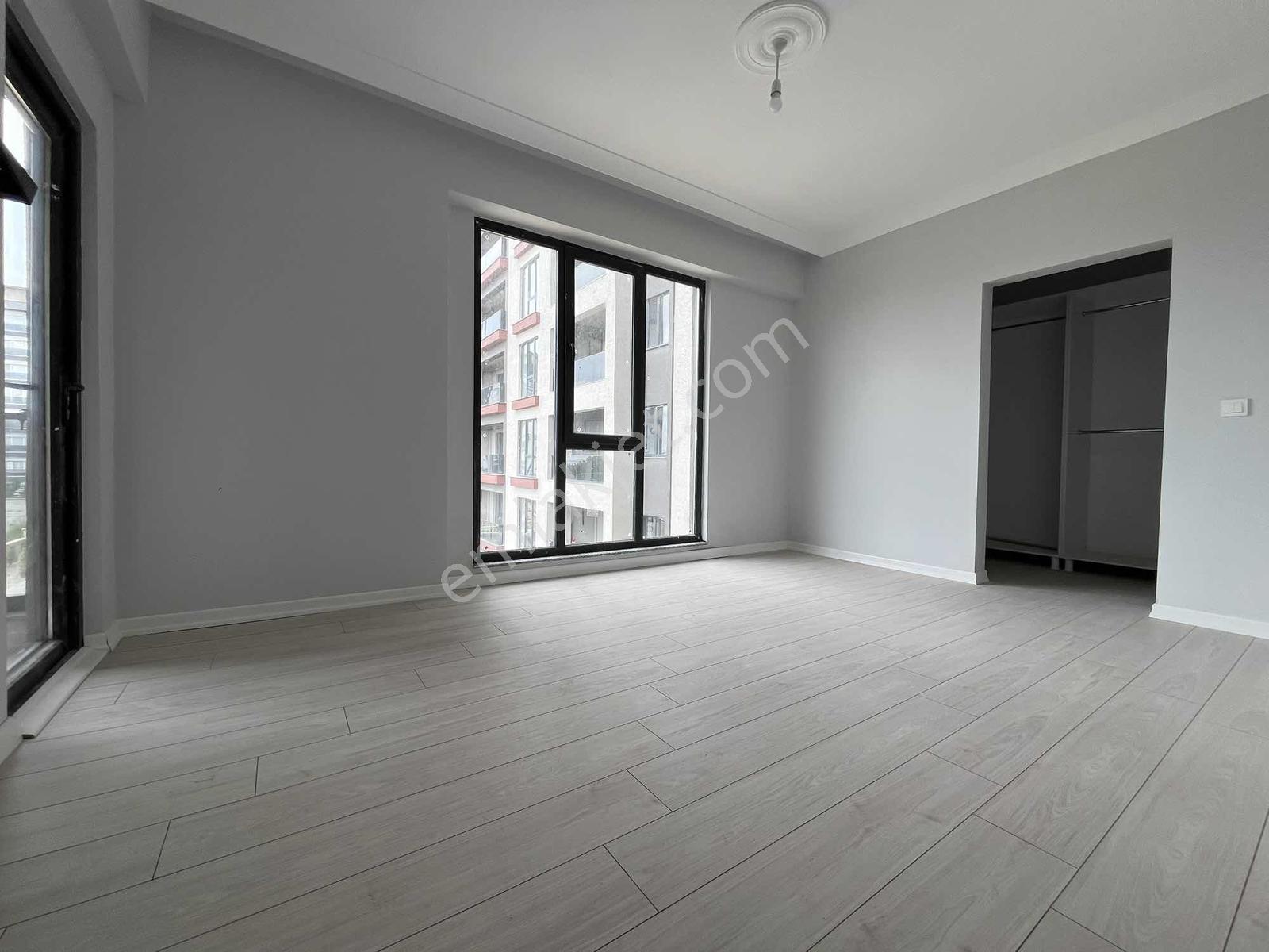 |osmanl|acil Avm Bölgesi Site İçinde E.banyolu 130m2 Satılık 3+1 - Görsel 16