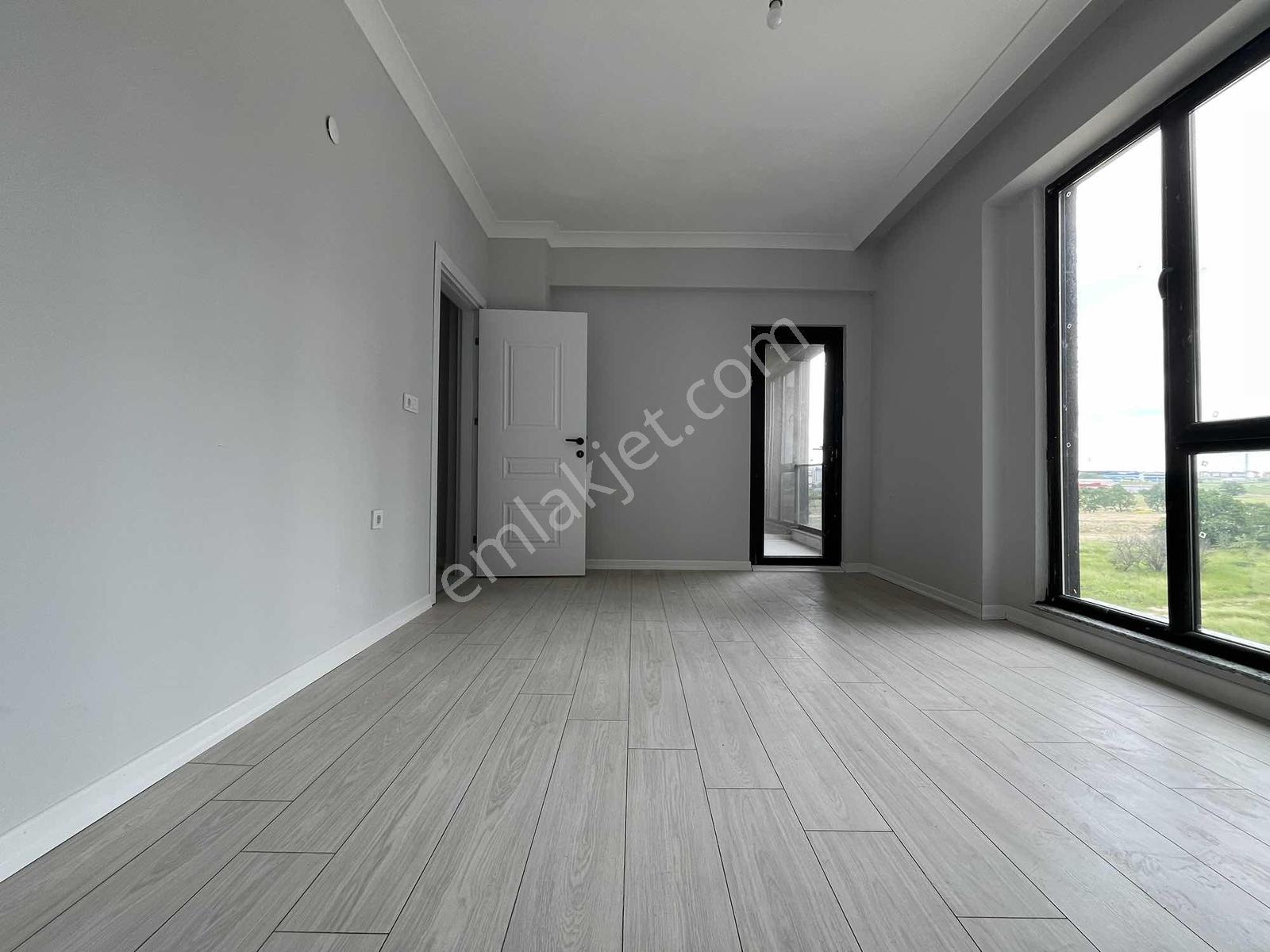 |osmanl|acil Avm Bölgesi Site İçinde E.banyolu 130m2 Satılık 3+1 - Görsel 13