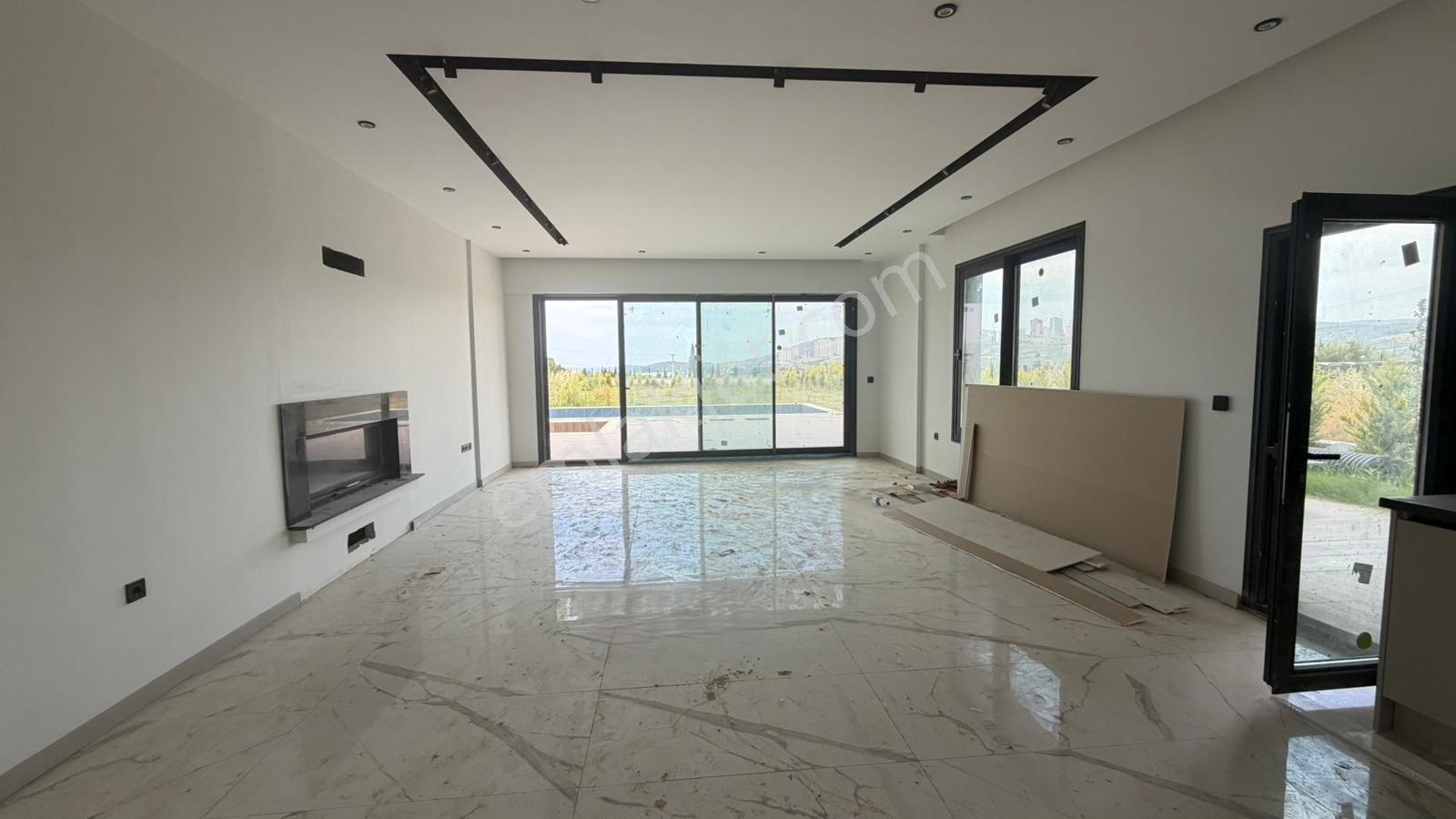 Kuşadasında 1000 M2 Arsa İçnde Deniz Manzaralı,havuzlu Malikane - Görsel 11