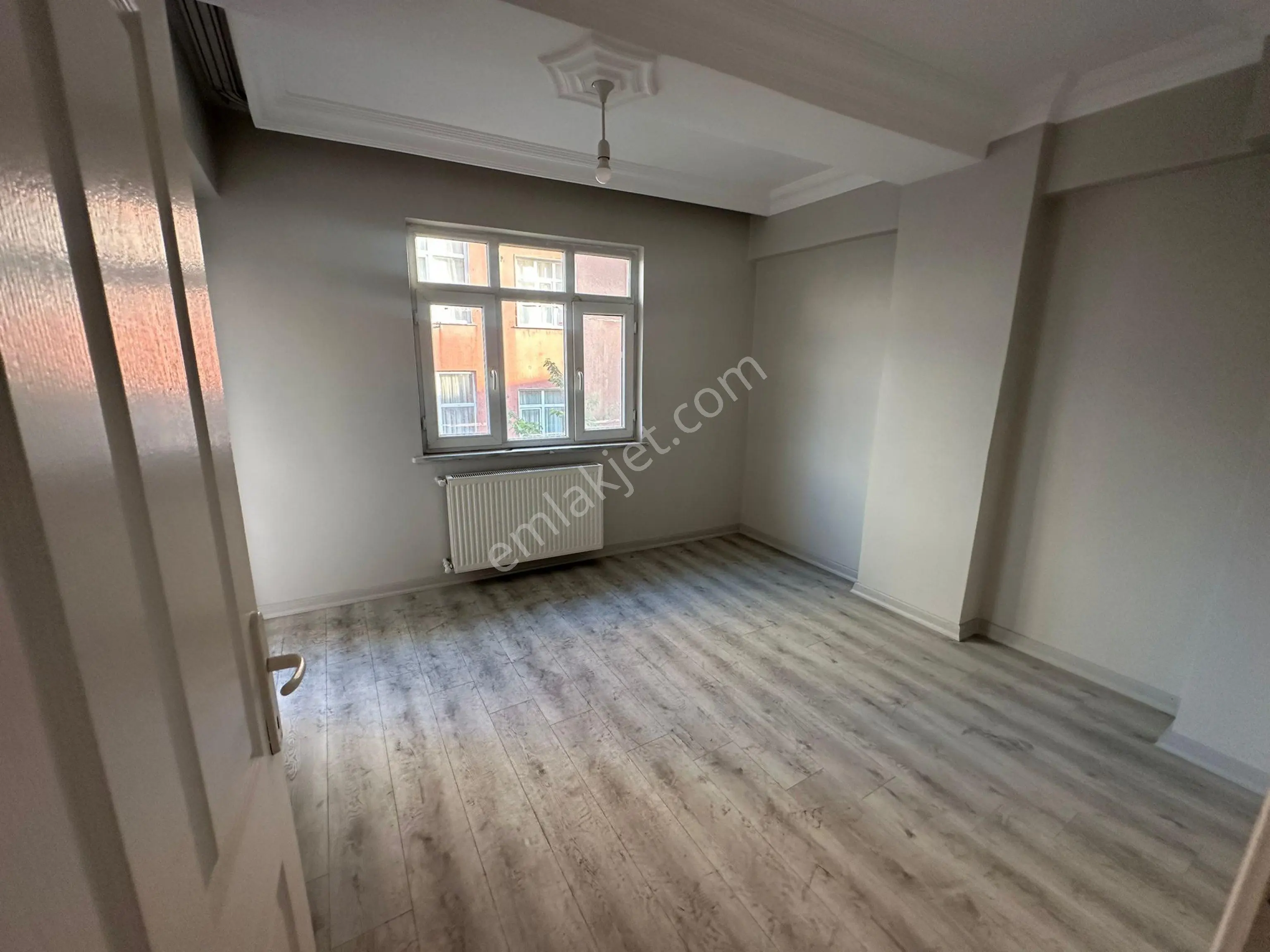 Özgür İnşaat'tan Karadeniz Mah'de 2+1 95m2 Satılık Ara Kat Daire