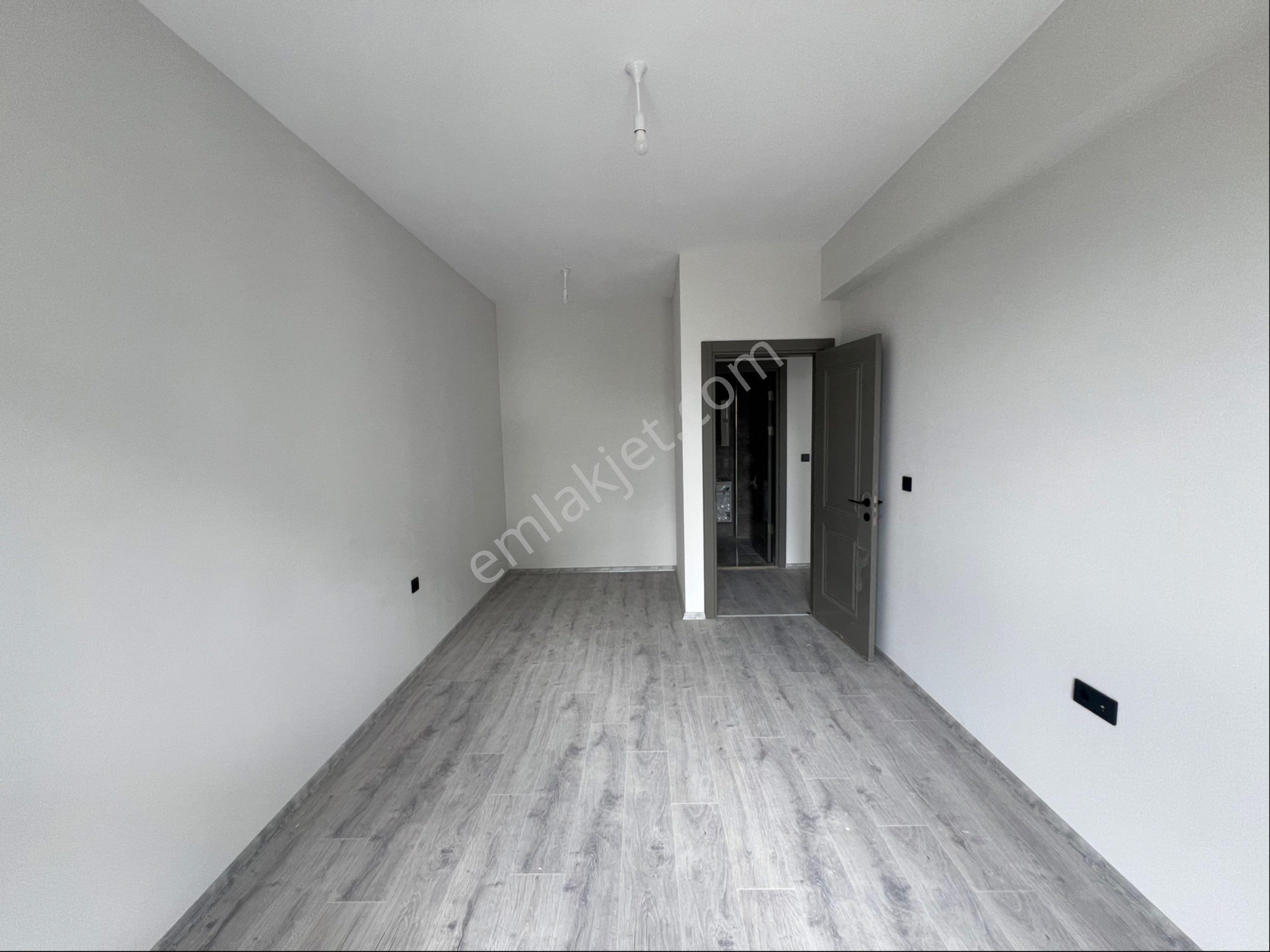 Roma’ Dan Yunusemre Mahallesi’ Nde Site İçi Kiralık Daire - Görsel 8