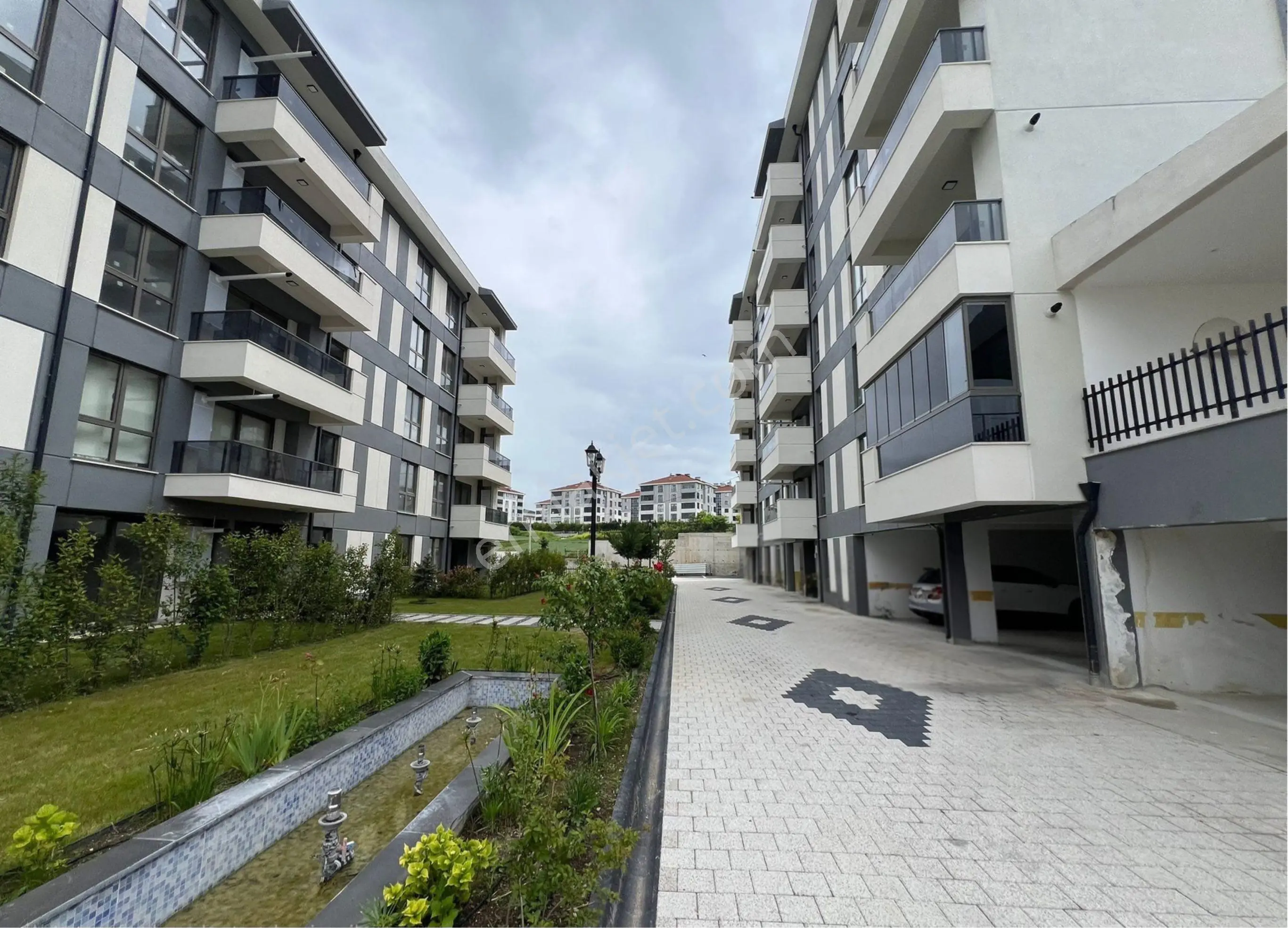 Roma’ Dan Yunusemre Mahallesi’ Nde Site İçi Kiralık Daire - Görsel 2