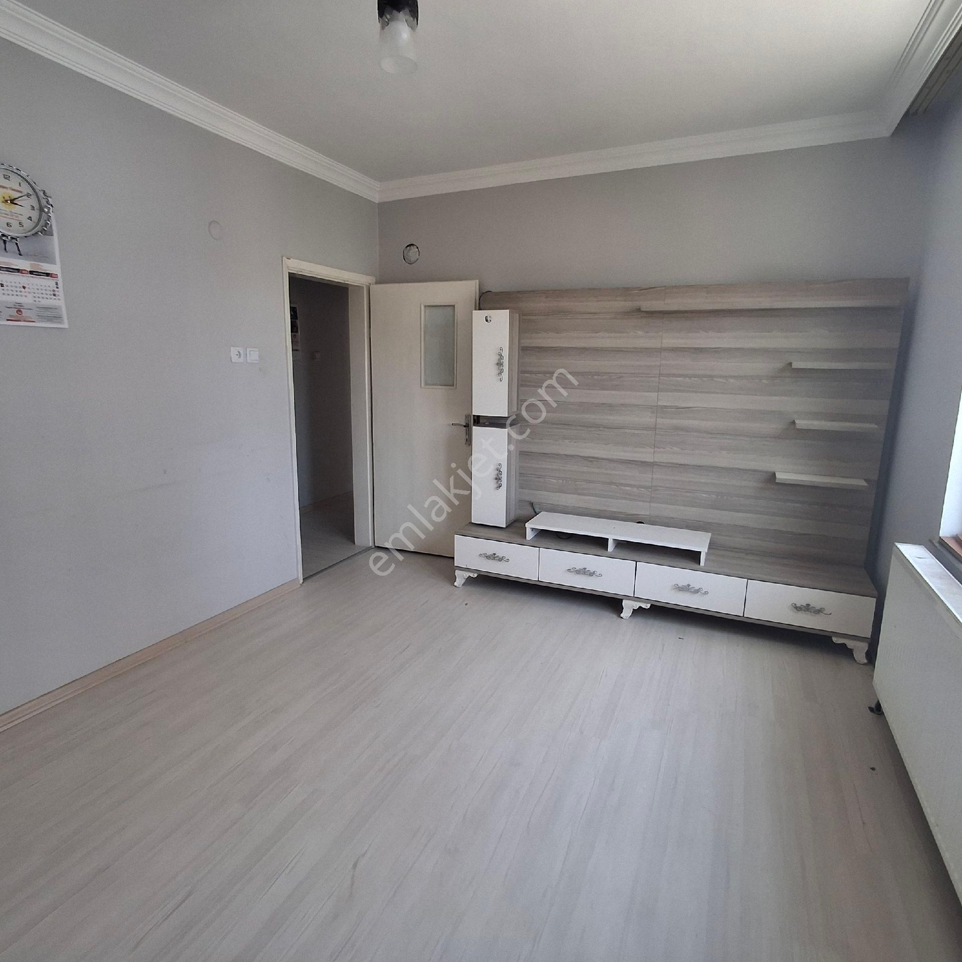 T.dağ Muratlı Muradiye Mah'de. Şehrin Tam Merkezinde Bulunan Aydınlık 2+1 2. Kat Daire Kiralıktır.. - Görsel 21