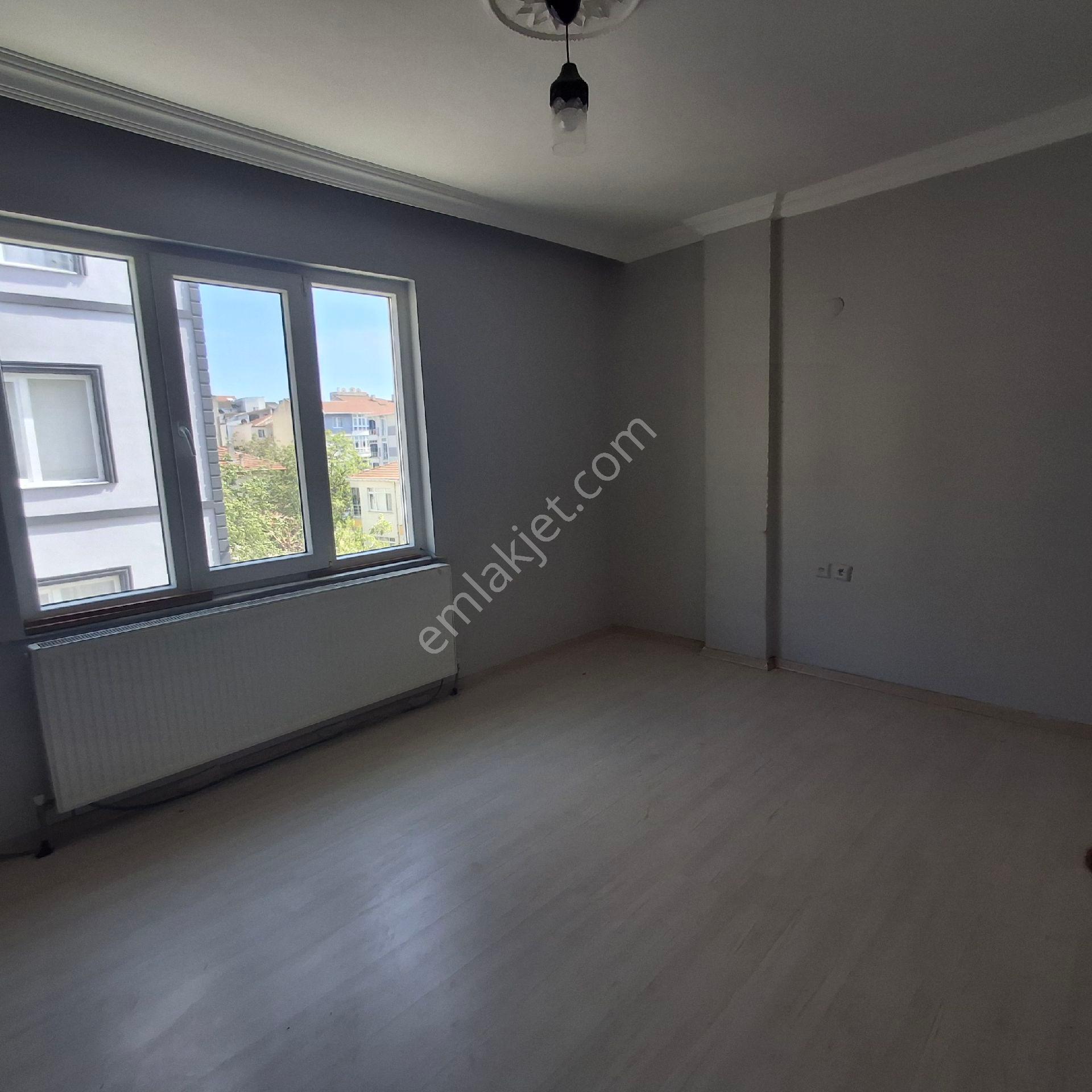 T.dağ Muratlı Muradiye Mah'de. Şehrin Tam Merkezinde Bulunan Aydınlık 2+1 2. Kat Daire Kiralıktır.. - Görsel 22