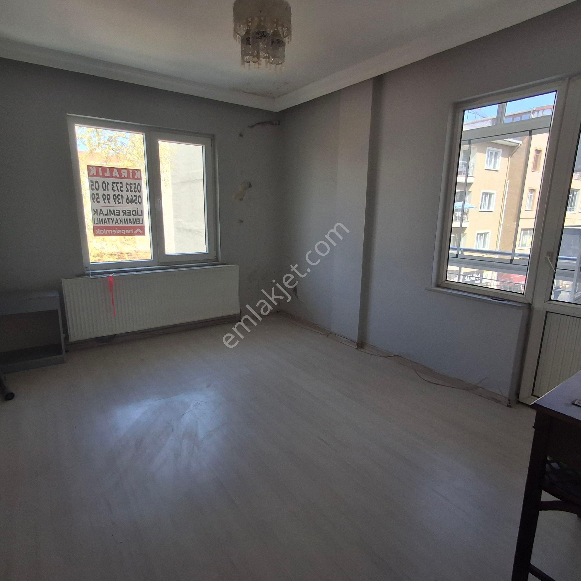 T.dağ Muratlı Muradiye Mah'de. Şehrin Tam Merkezinde Bulunan Aydınlık 2+1 2. Kat Daire Kiralıktır.. - Görsel 13