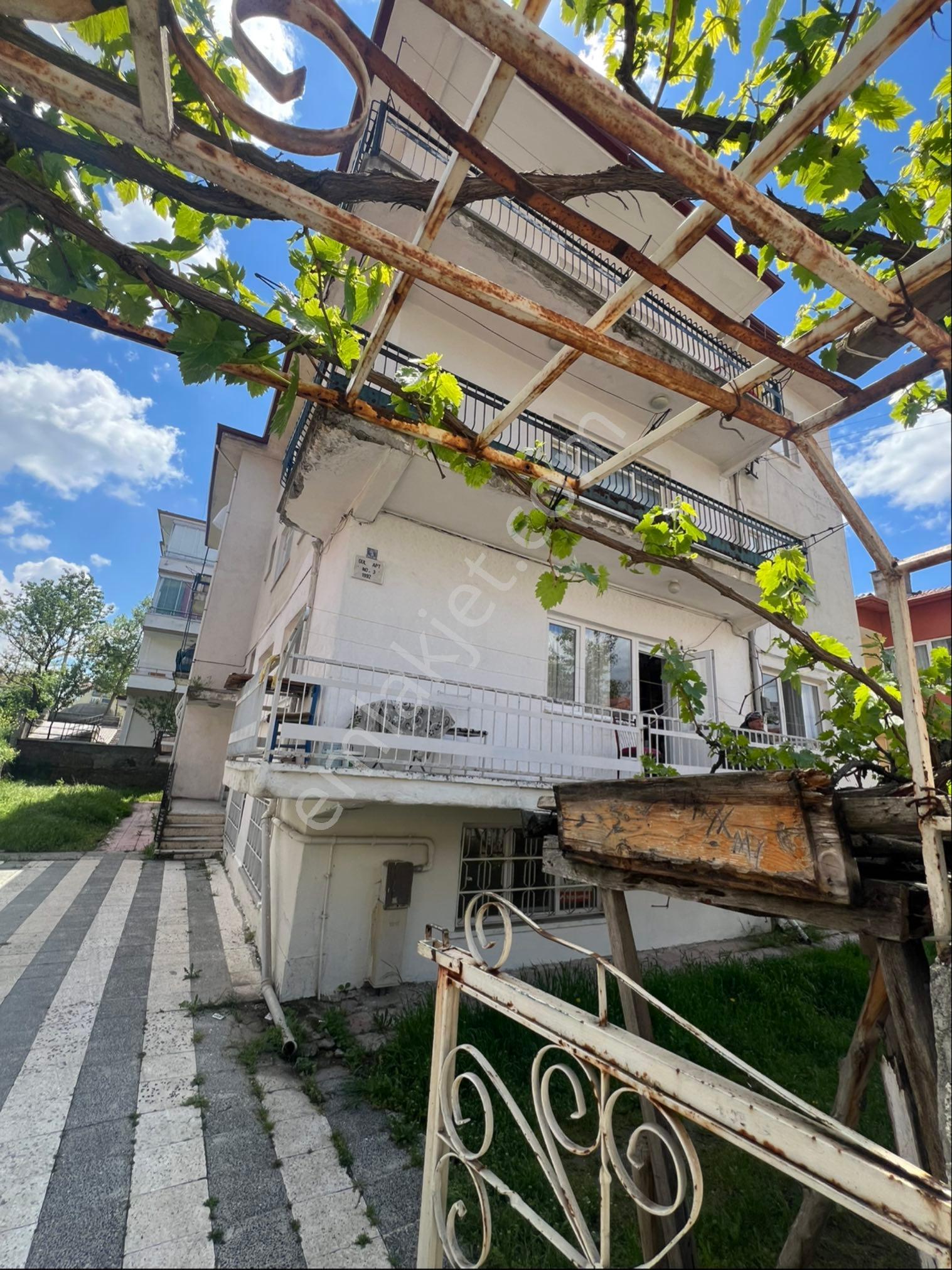 Arkadaş Emlaktan Kale Mahallesinde 2+1 Bodrum Kat Satılık Daire