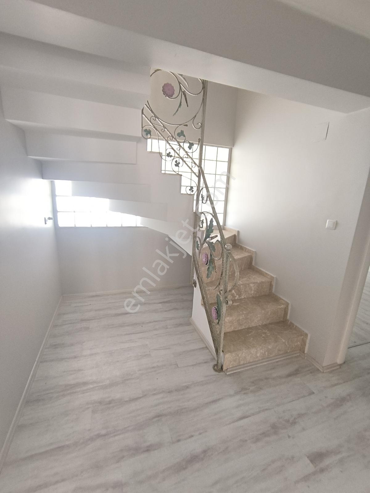 Kariyer'den İnegöl Merkez'de Dubleks Kiralık 4+1 Daire - 200 M² - Görsel 15