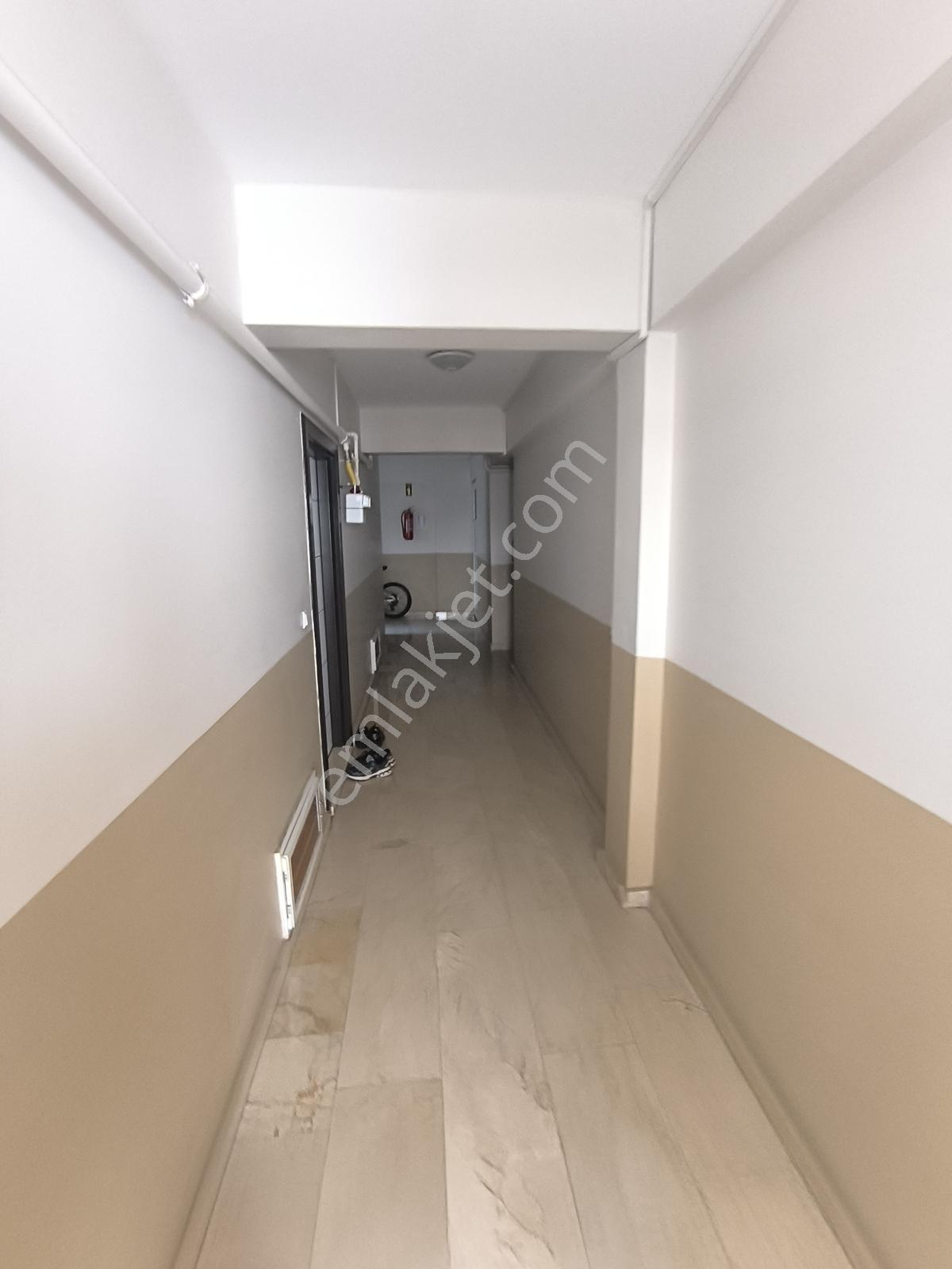Kariyer'den İnegöl Merkez'de Dubleks Kiralık 4+1 Daire - 200 M² - Görsel 2