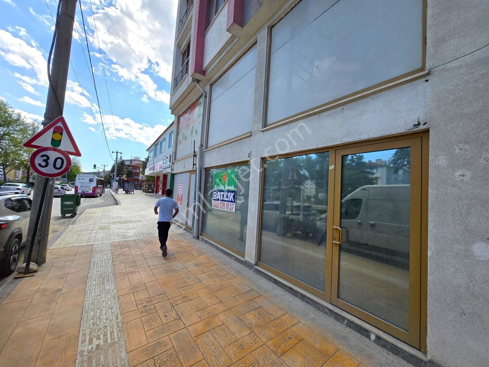 Garanti Emlak'tan, Ana Cadde Üzeri, İşlek Konumda, 82 M² Dükkan - Görsel 22