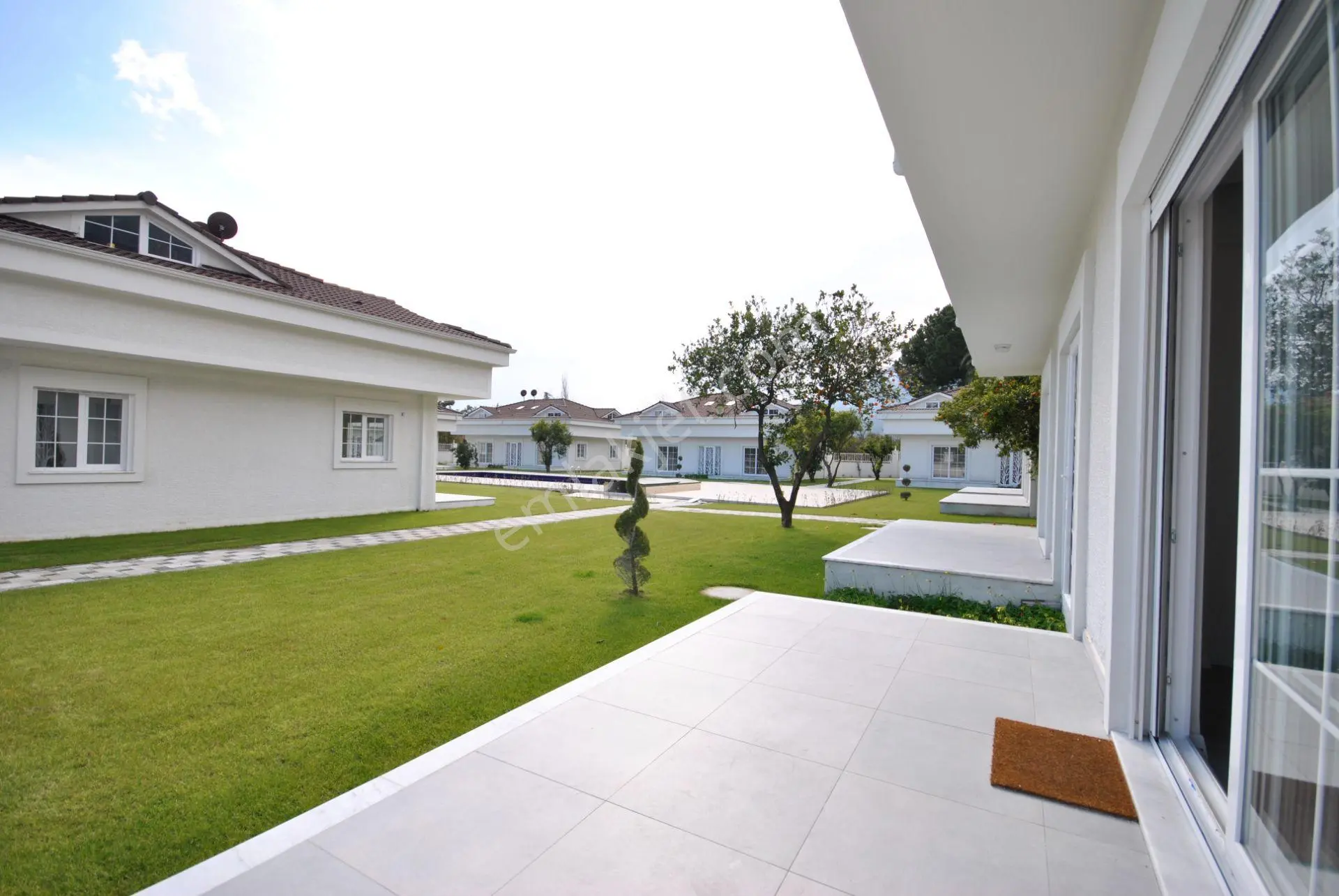 Kemerde Büyük Havuzlu Ve Full Eşyalı Satılık 2+1 İkiz Villa - Görsel 3