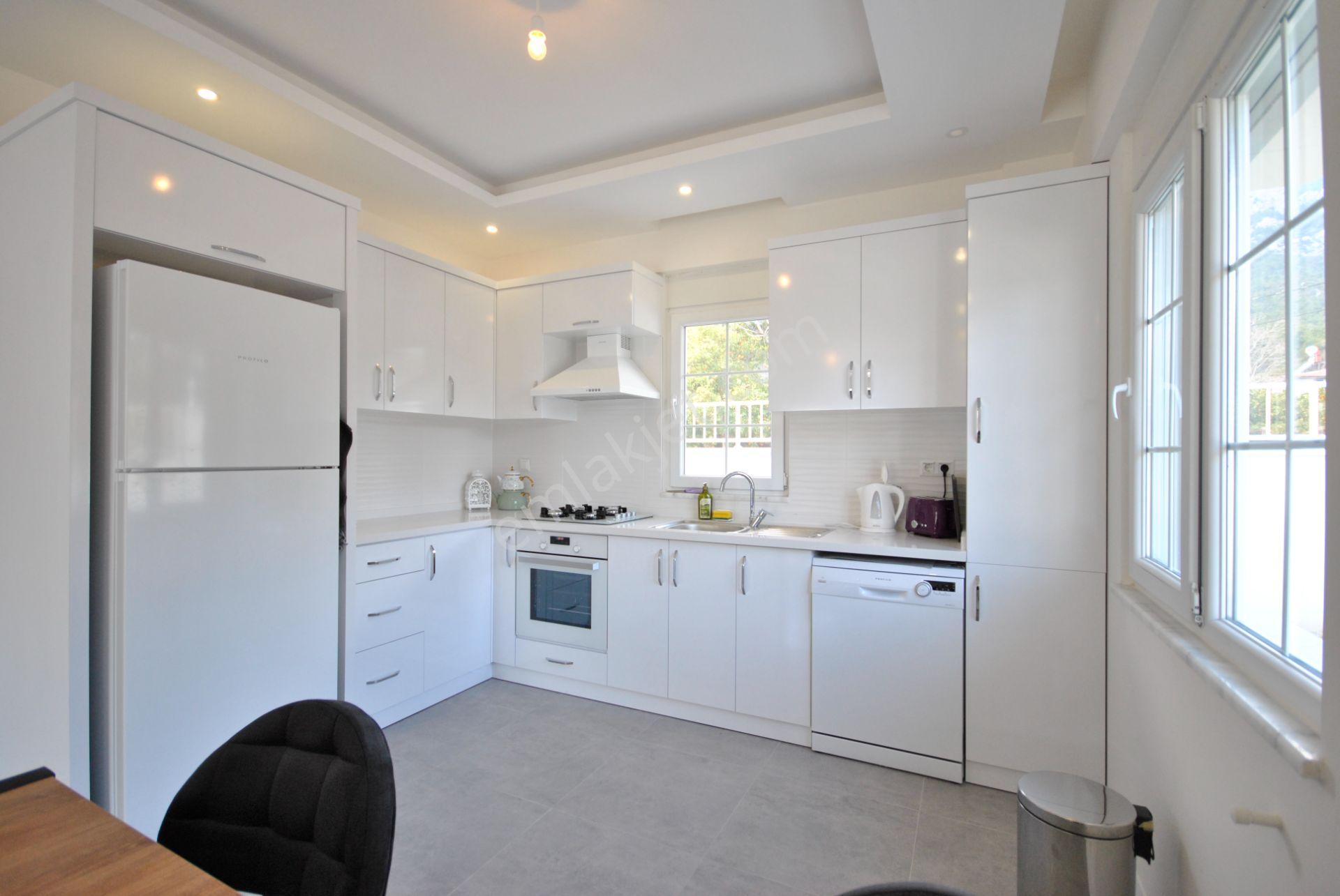 Kemerde Büyük Havuzlu Ve Full Eşyalı Satılık 2+1 İkiz Villa - Görsel 8