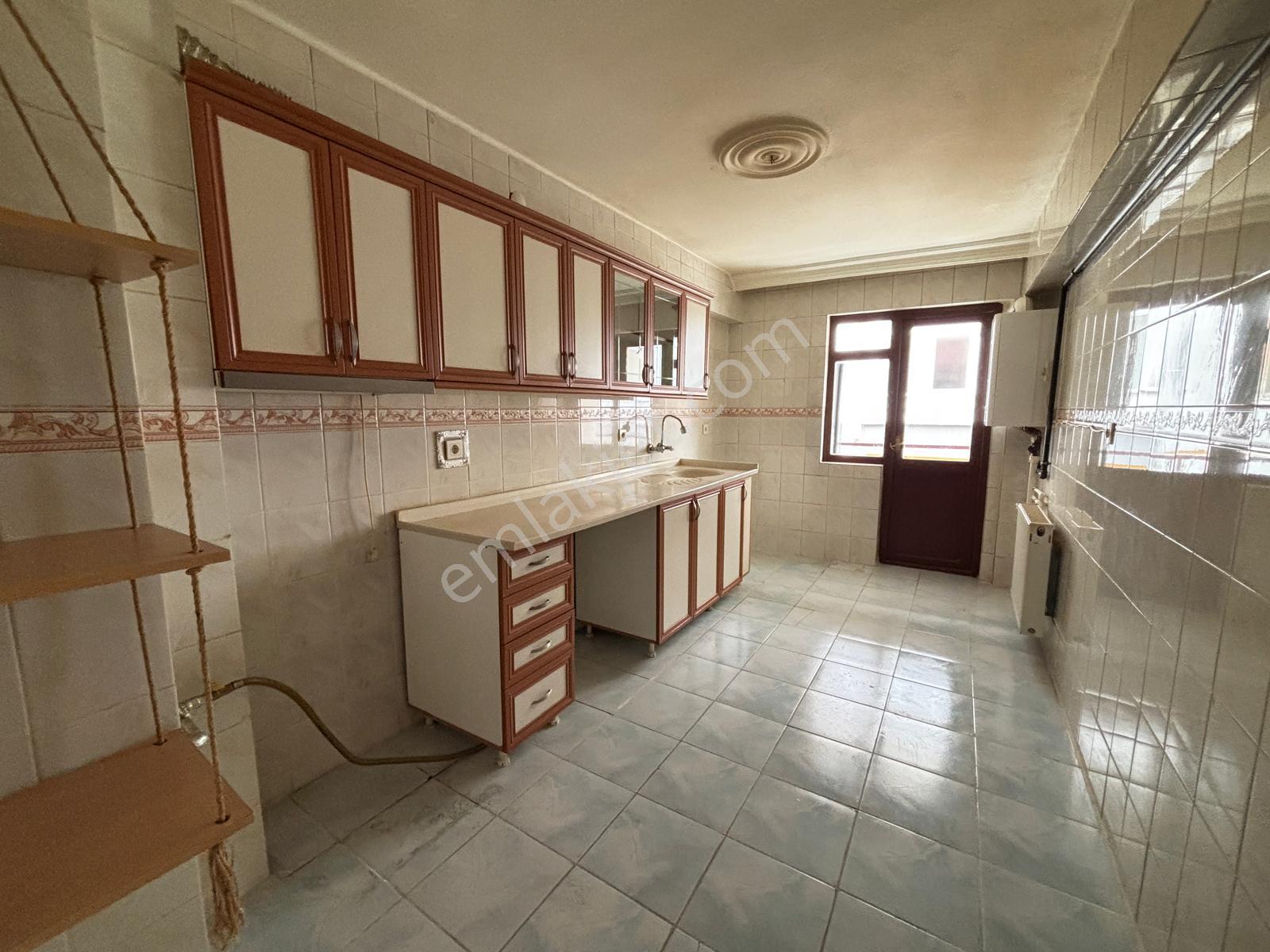 Ufuktepe Cadde Üzeri Kiralık 3+1 - Görsel 2