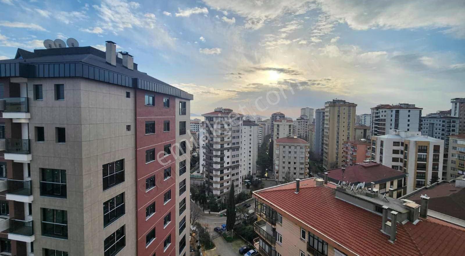 Bostancıda Güvenlikli Ve Havuzlu Sitede 2+1 Satılık Daire