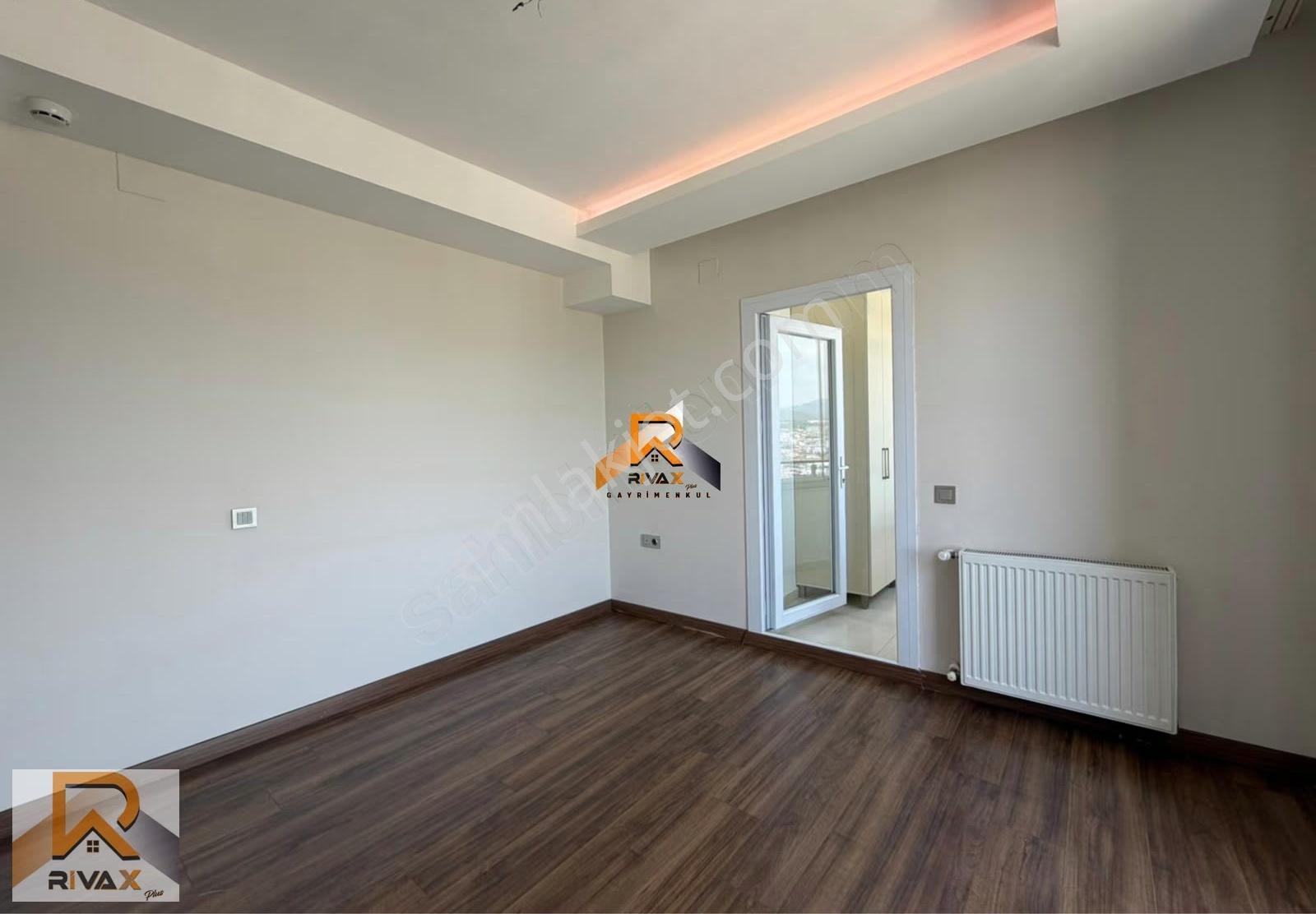 Rivax'tan Manzarasıyla Ön Planda Geniş Oturum Modern Mimari 4+1 - Görsel 21