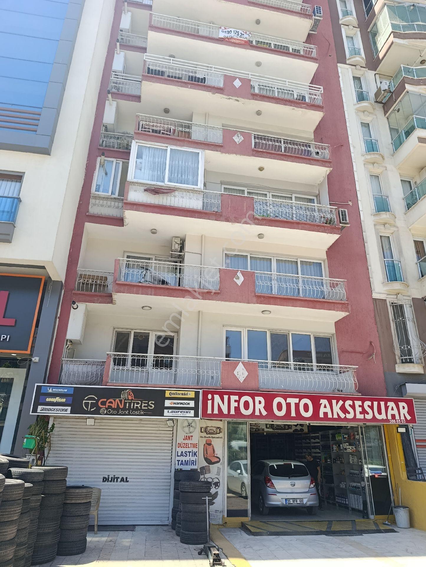 İzmir Anadolu Caddesinde Satılık İşyeri