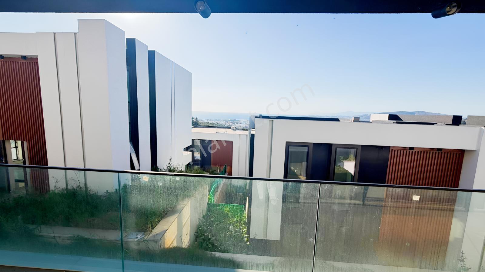 Kuşadası'nda Deniz Manzaralı Özel Havuzlu Tripleks - Görsel 33
