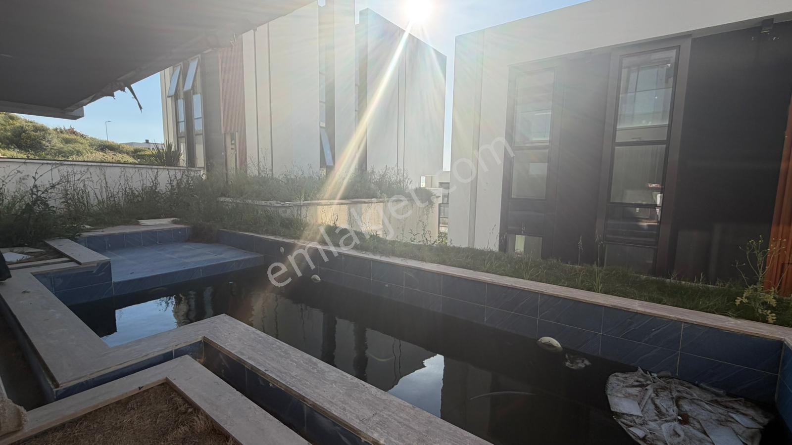 Kuşadası'nda Deniz Manzaralı Özel Havuzlu Tripleks - Görsel 28