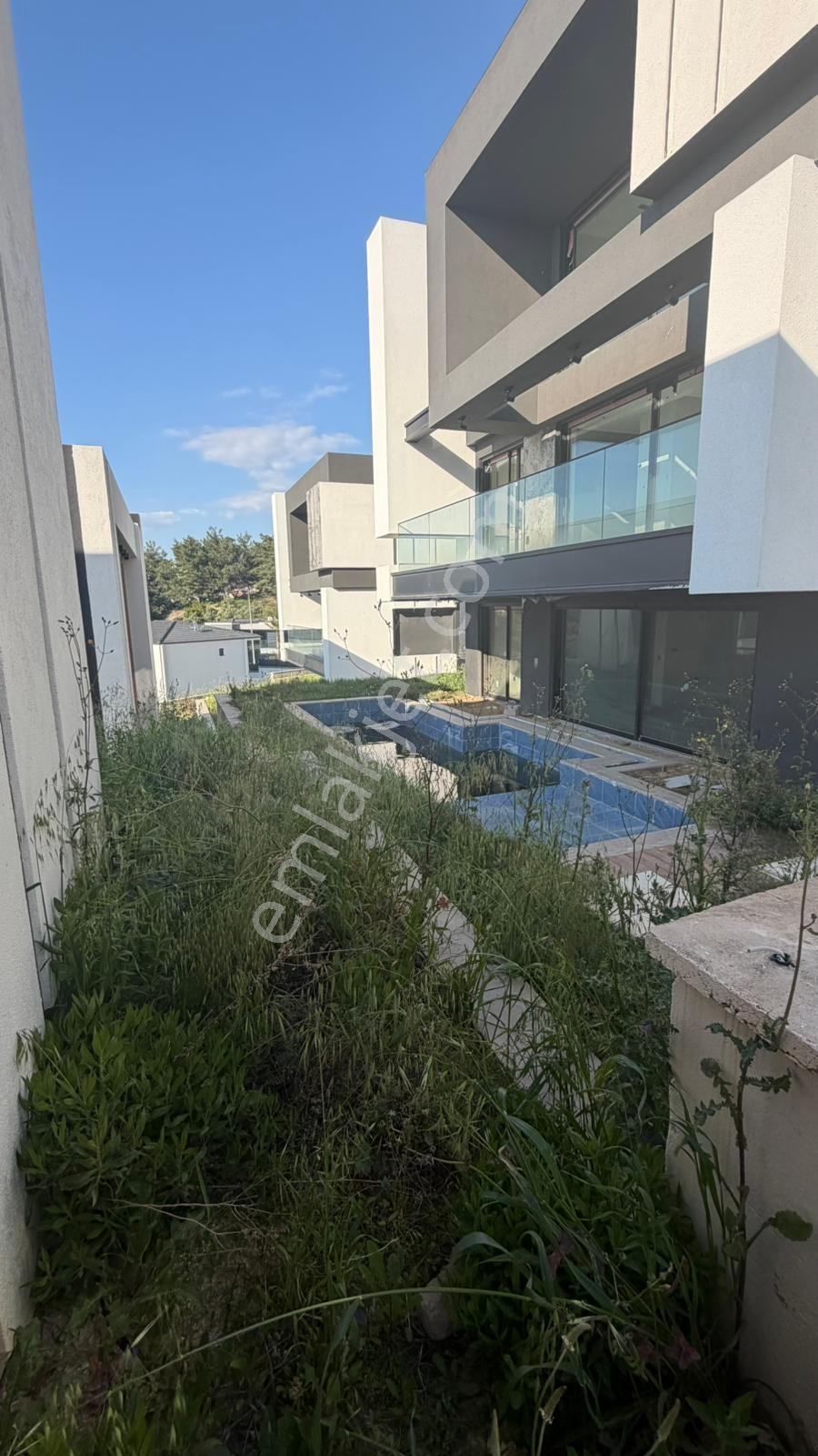 Kuşadası'nda Deniz Manzaralı Özel Havuzlu Tripleks - Görsel 5