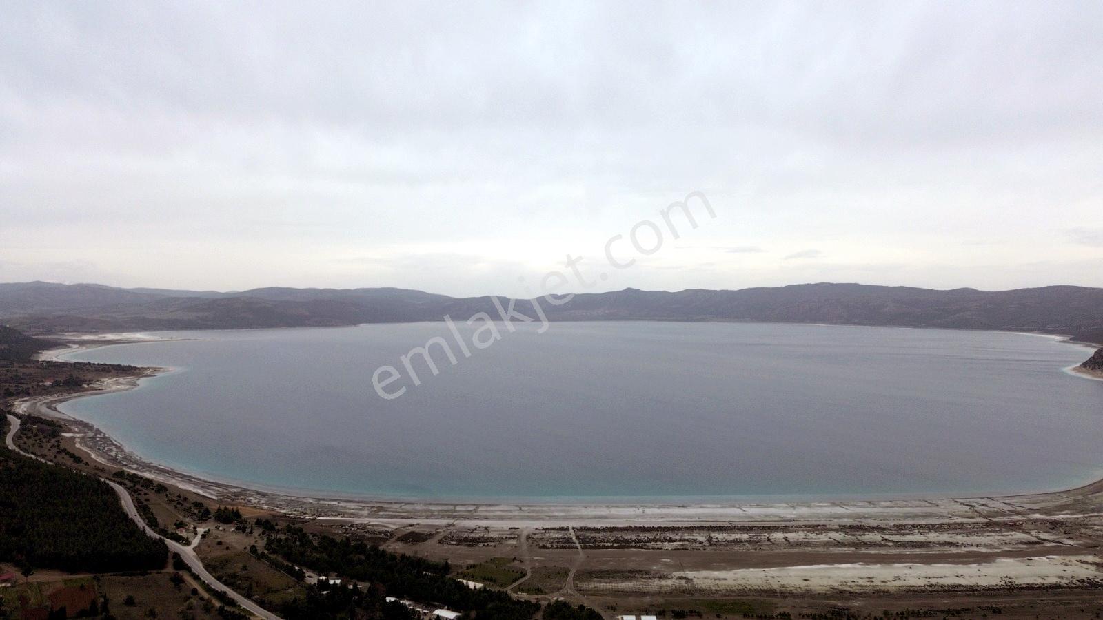 Salda Gölü Manzaralı Yol Sorunu Olmayan Satılık Fırsat Arazi
