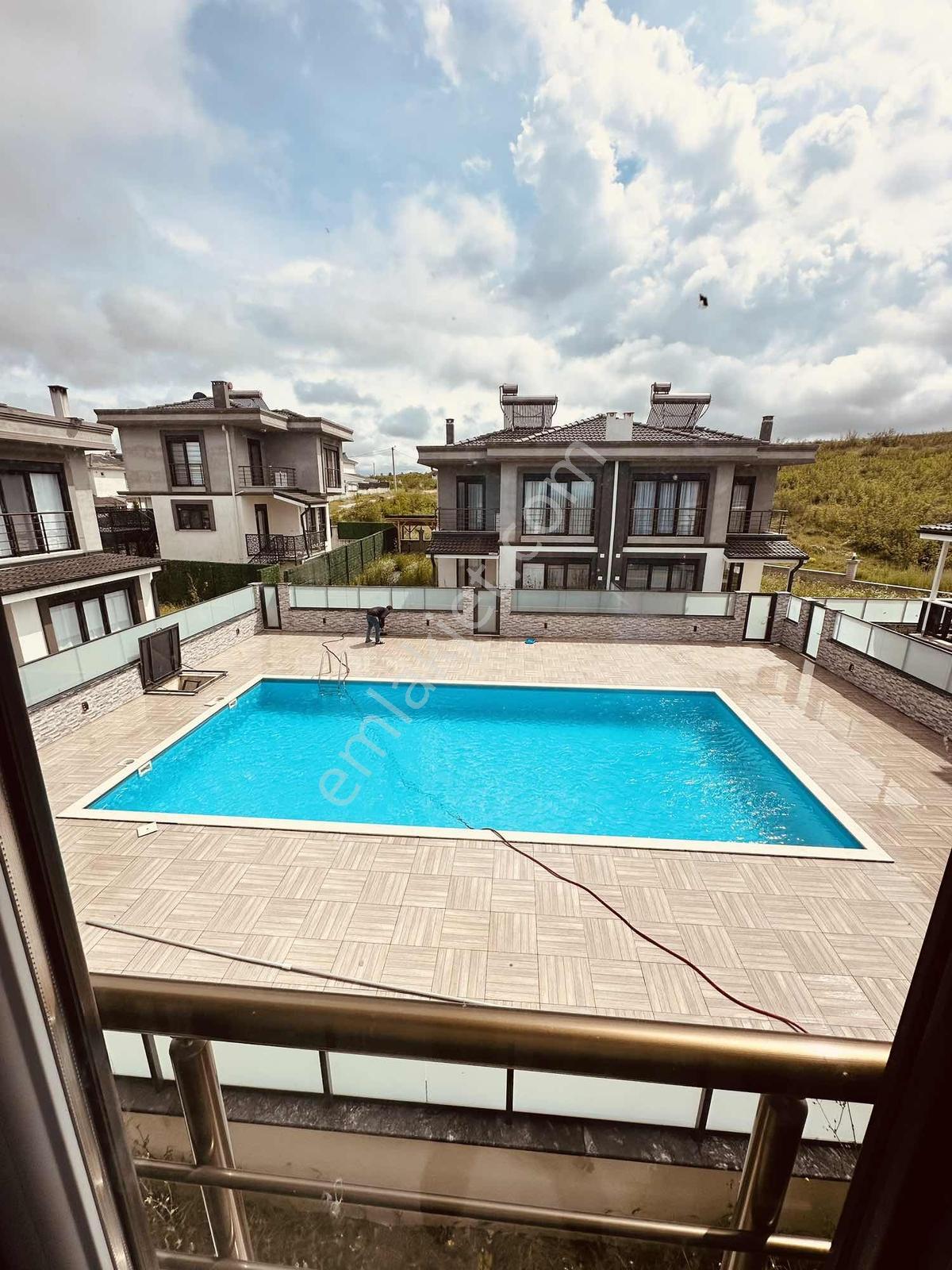Remax Hür Halil Öztürk Kaynarca Başoğlu'nda Satılık Villa - Görsel 4