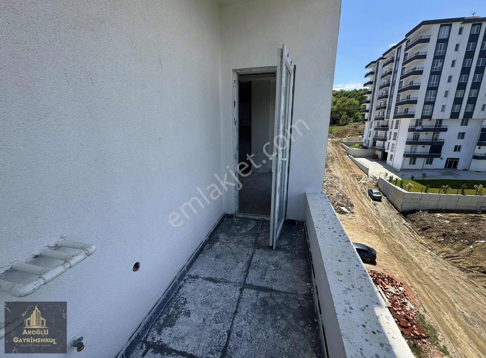 Deniz Manzaralı Havuzlu Site İçerisinde Satılık 1+1