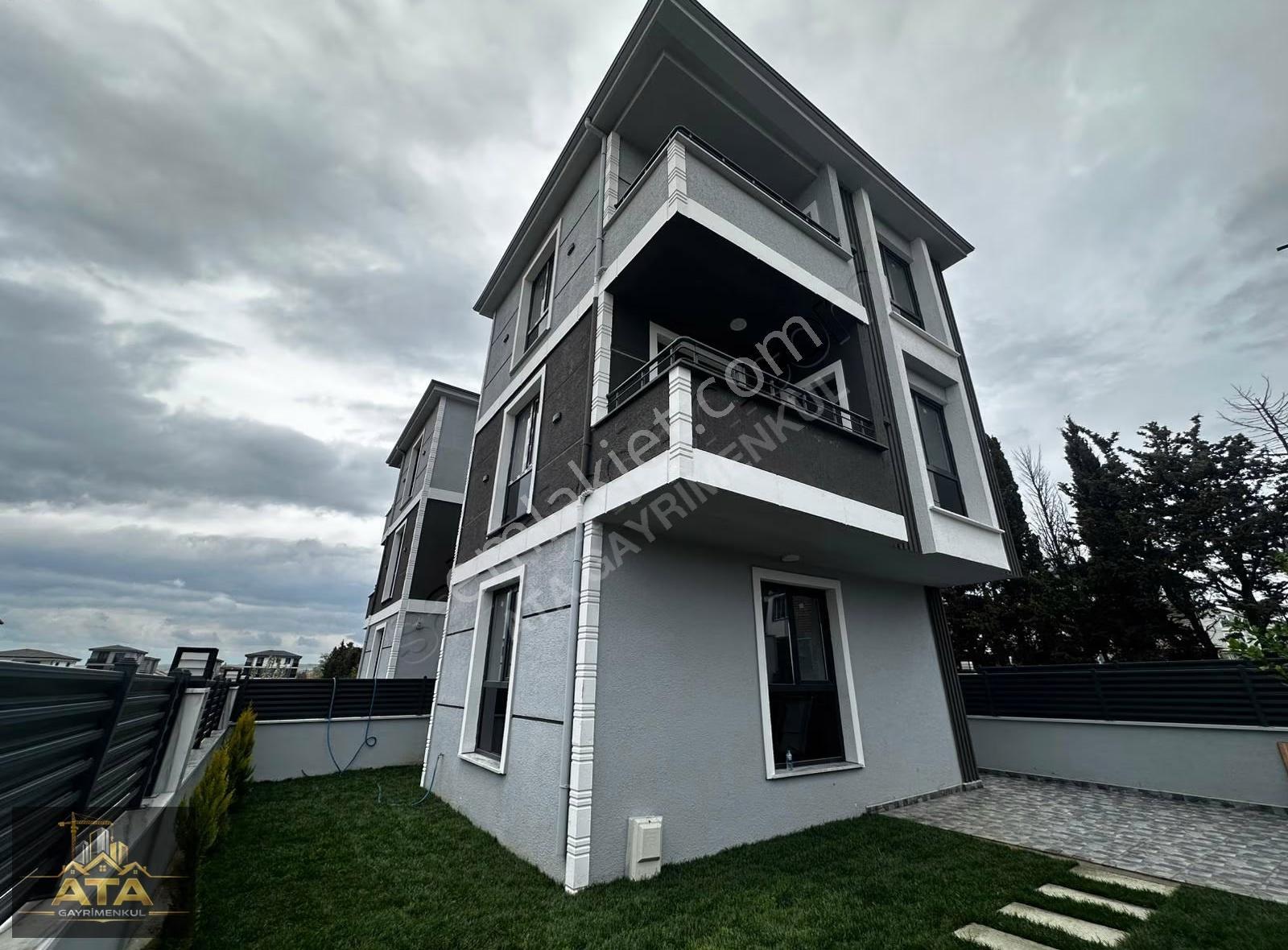Satılık Villa: 4+1, İskanlı, Merkezi Konumda, Deniz'e Yakın