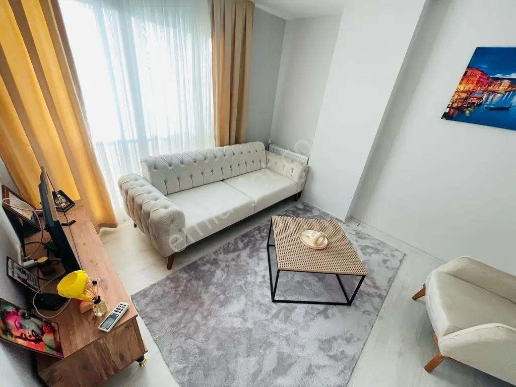 Menemen Seyrek Havuzlu Sitede Full Eşyalı 1+1 Satılık Daire