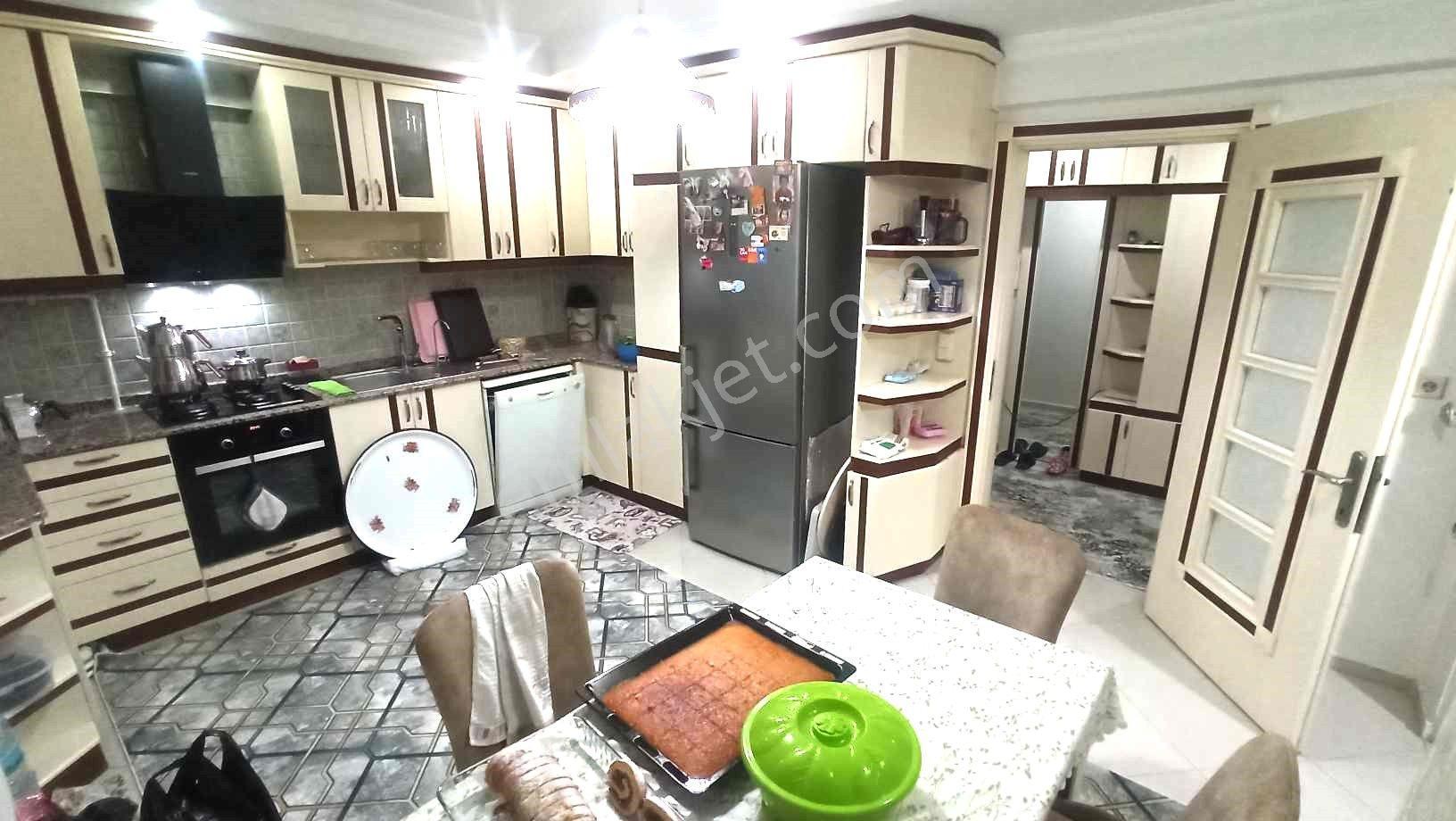 Kuşpınar Mahallesinde Yüksek Zemin Kat Ebeveyn Banyolu Cam Balkonlu Yüklüklü 3+1/165 M2 Daire !!! - Görsel 6