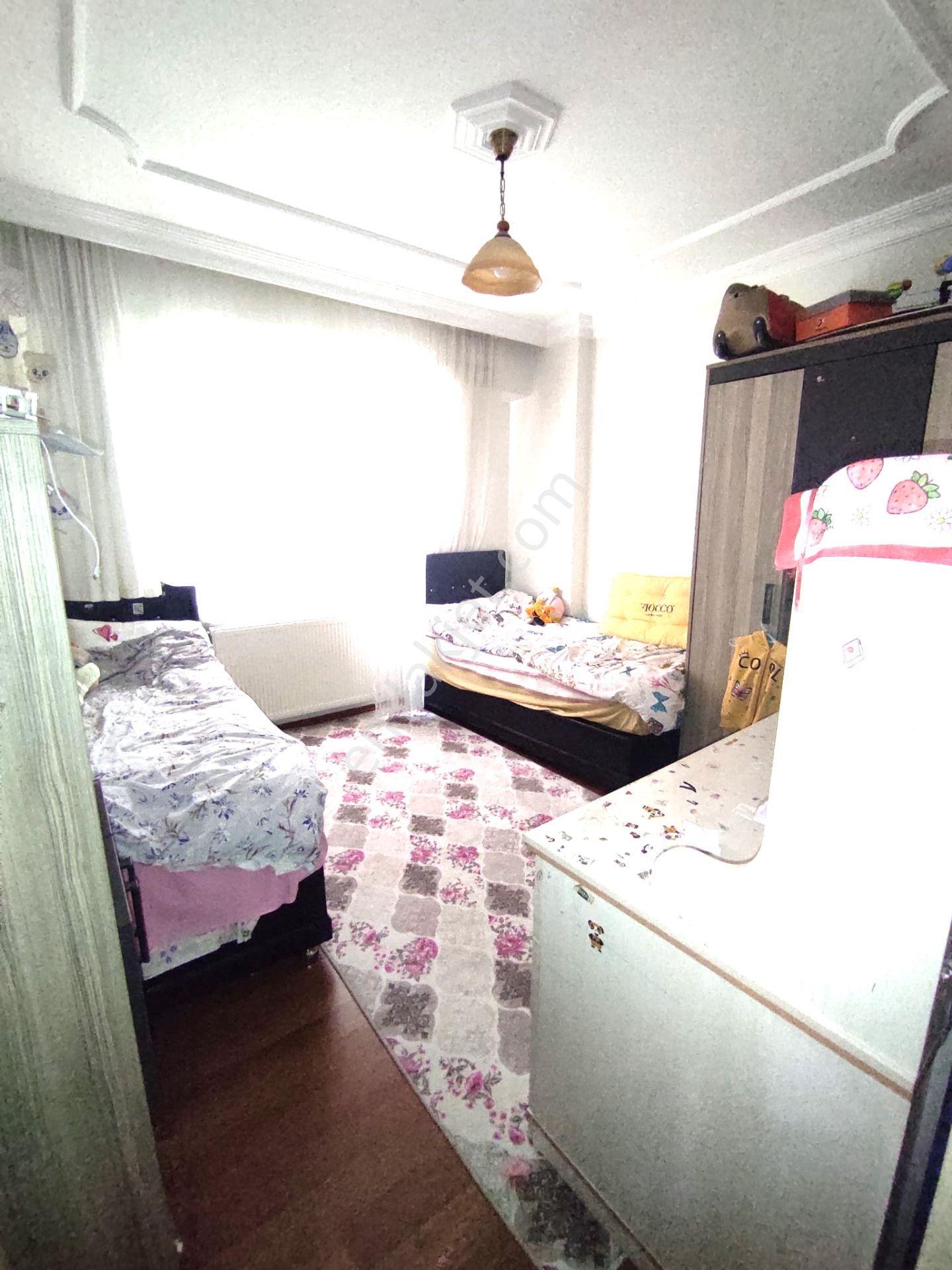 Kuşpınar Mahallesinde Yüksek Zemin Kat Ebeveyn Banyolu Cam Balkonlu Yüklüklü 3+1/165 M2 Daire !!! - Görsel 14