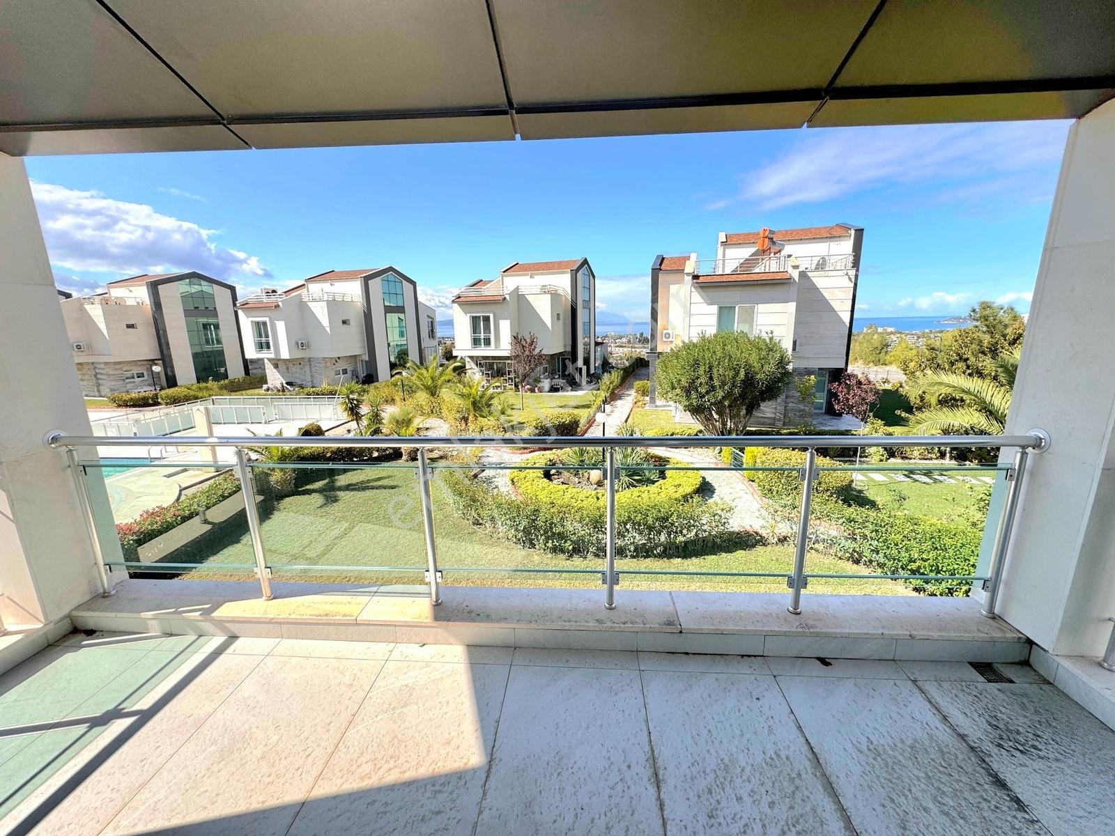 Kuşadası Karaovada Geniş Site İçinde Satılık Villa - Görsel 5