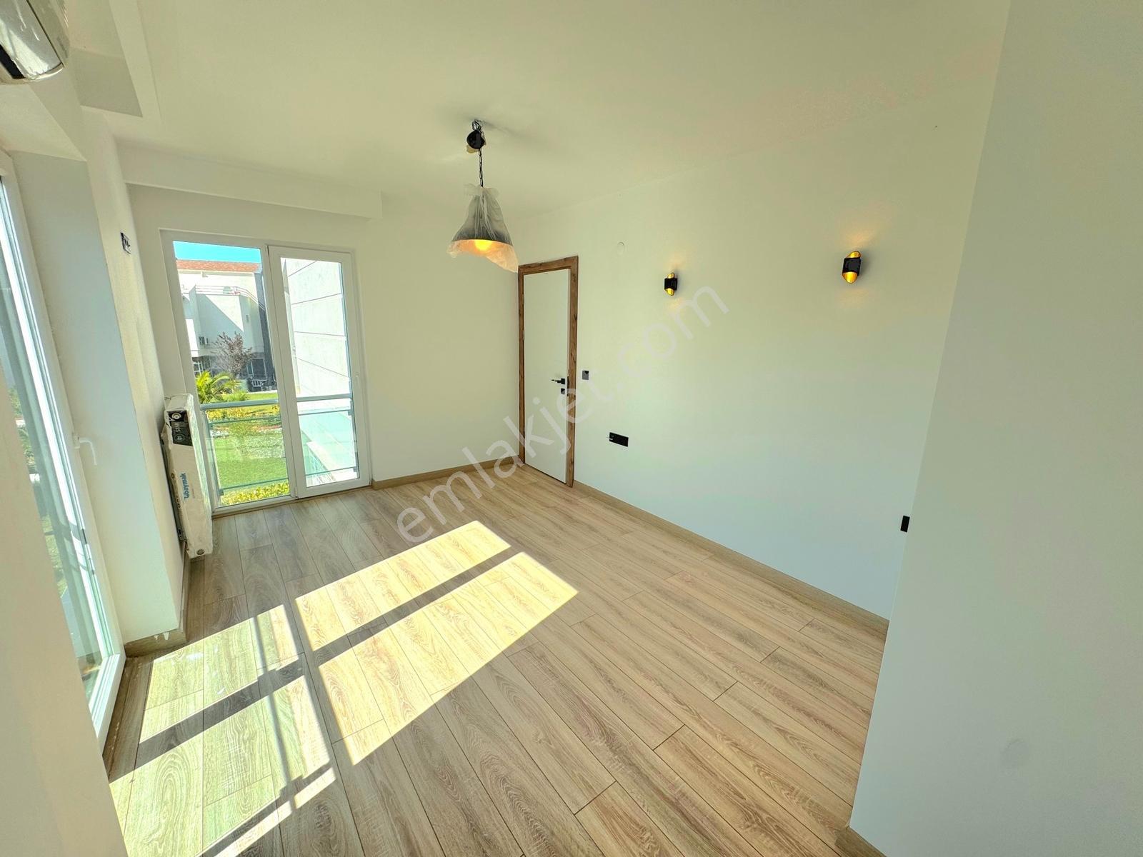 Kuşadası Karaovada Geniş Site İçinde Satılık Villa - Görsel 19