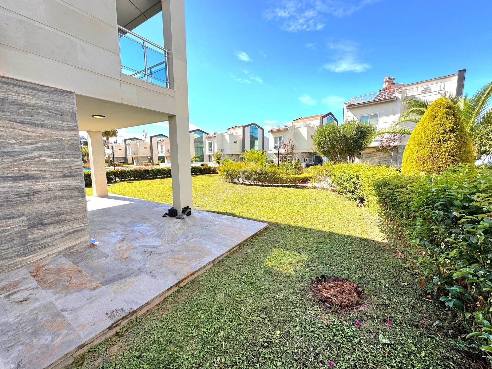 Kuşadası Karaovada Geniş Site İçinde Satılık Villa - Görsel 13