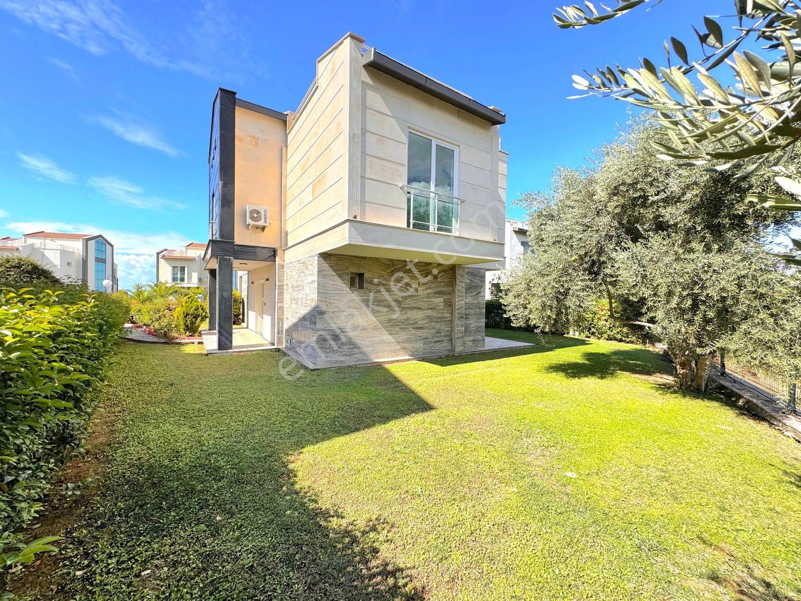 Kuşadası Karaovada Geniş Site İçinde Satılık Villa - Görsel 23