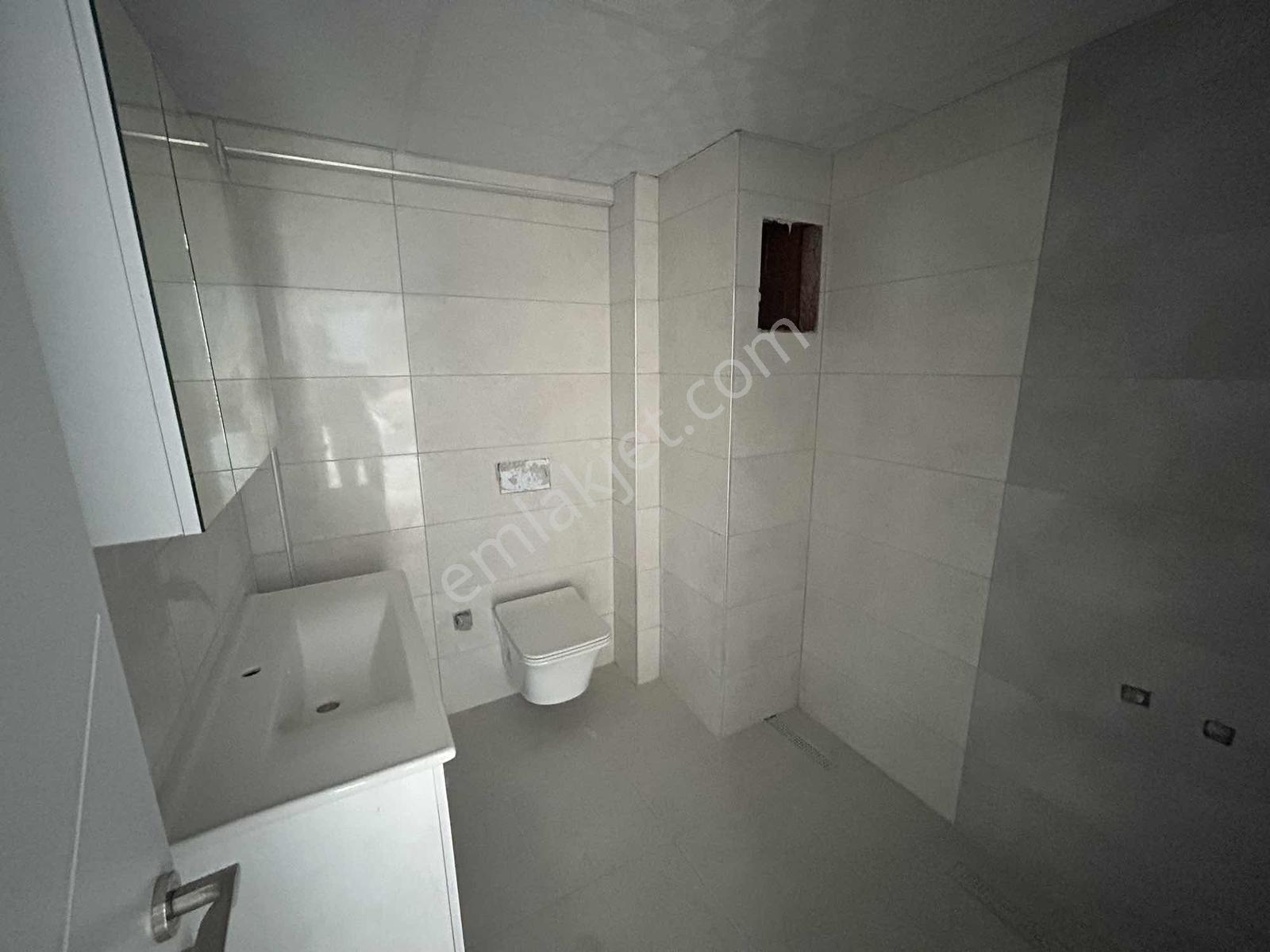 Kuşadası Havuzlu Sitede Çok Geniş Satılık Sıfır 1+1 Daire - Görsel 19