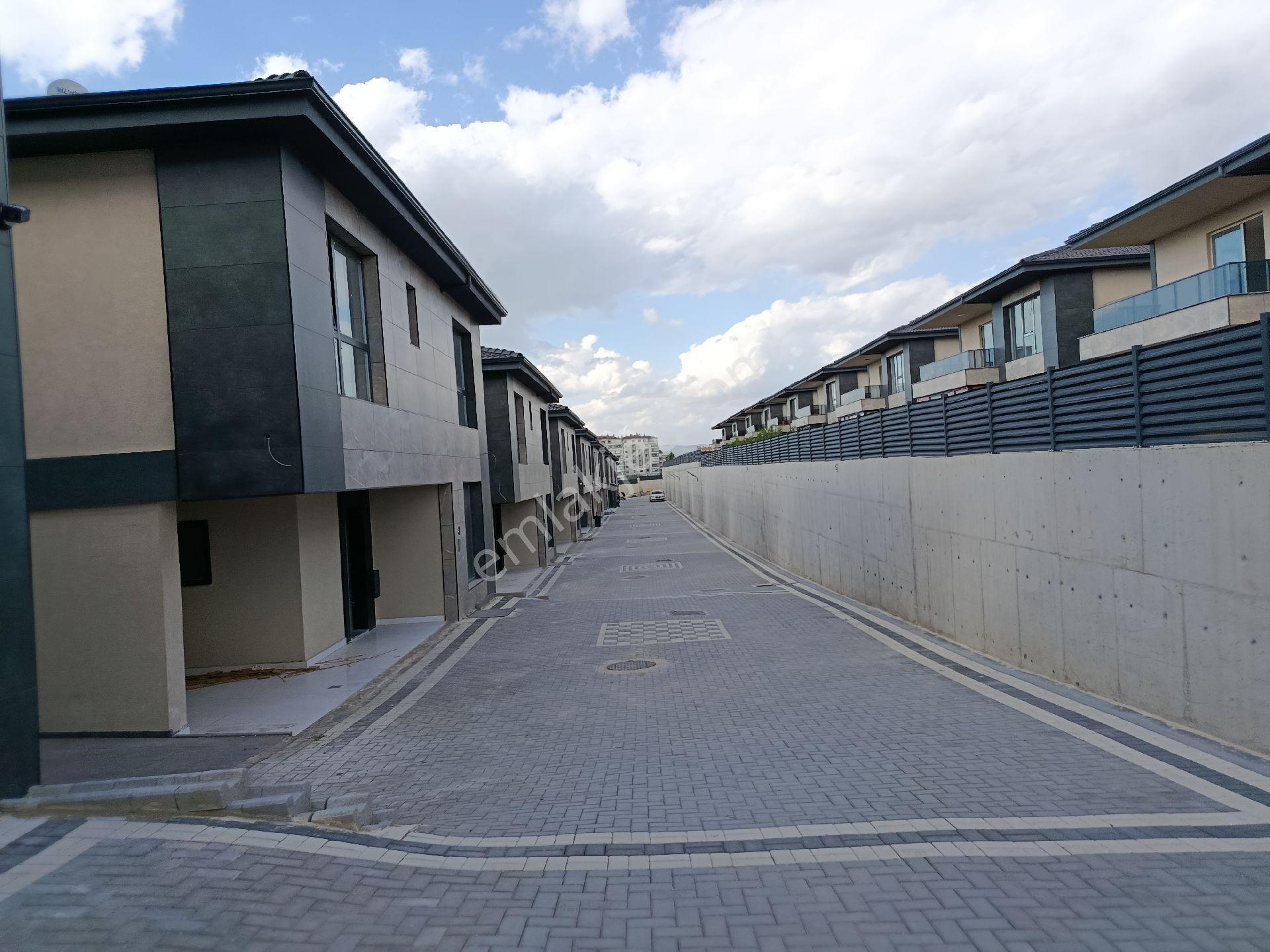 Baglıcada Site İçi Emsallerinden Farklı 3 Banyolu 4+1 - Görsel 33