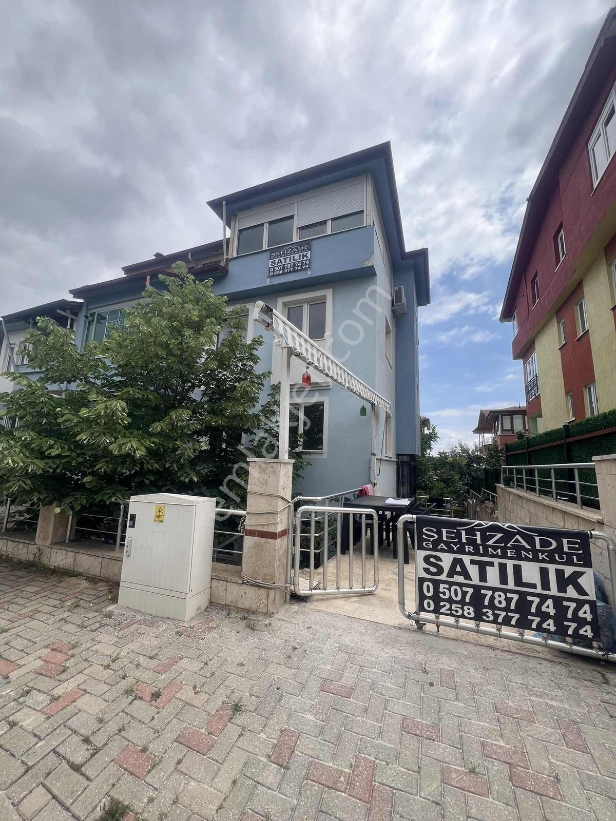Şehzade'den Satılık 2,5+1 Müstakil Tadında Çatı Dairesi - Görsel 29