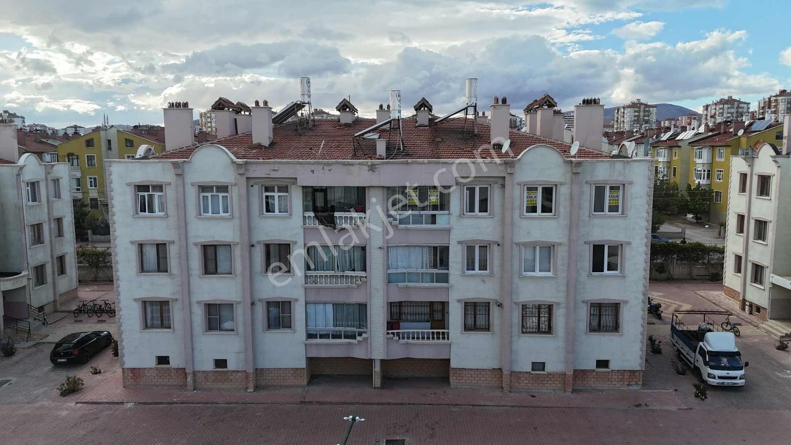 Net Emlaktan Palmiye Sitesinde 3+1 Bakımlı Satılık Daire