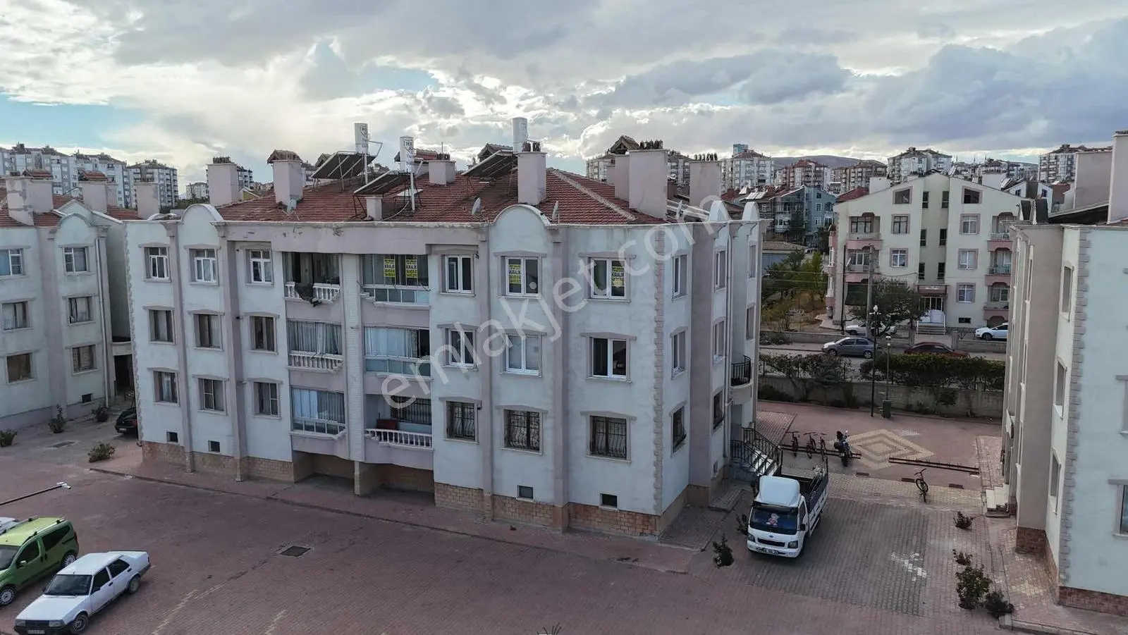 Net Emlaktan Palmiye Sitesinde 3+1 Bakımlı Satılık Daire - Görsel 2