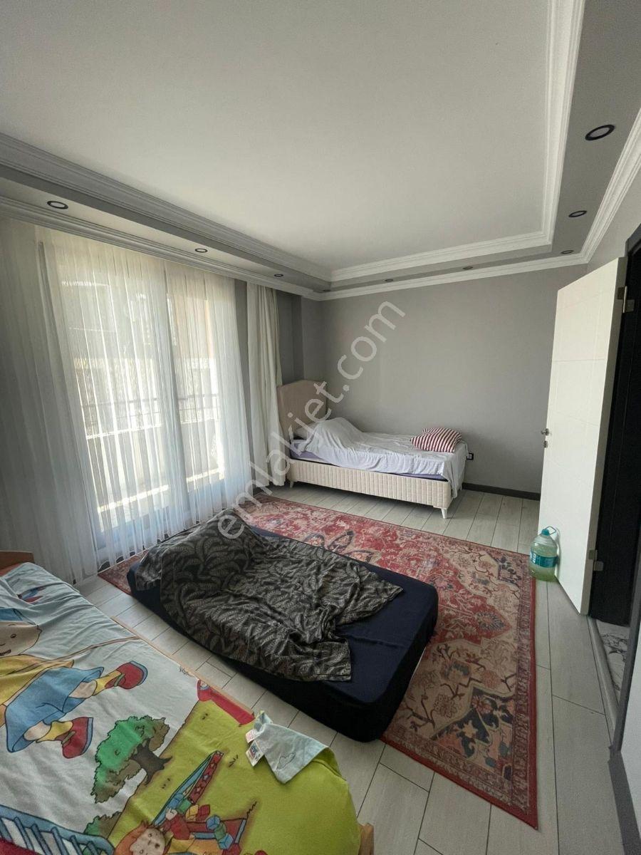 Yeniçiftlikte Satılık 3 Katlı Vılla - Görsel 14