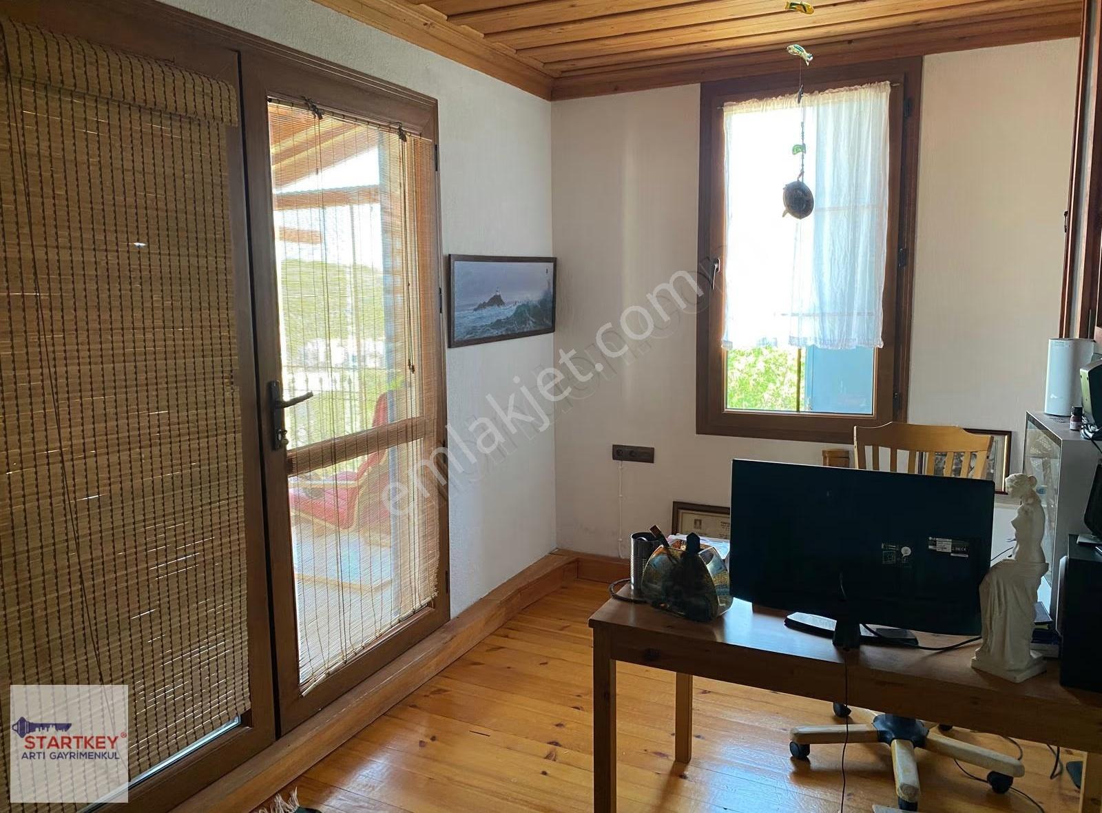 Karaburun Saip'te Deniz Manzaralı Müştemilatlı Satılık Taş Ev - Görsel 19