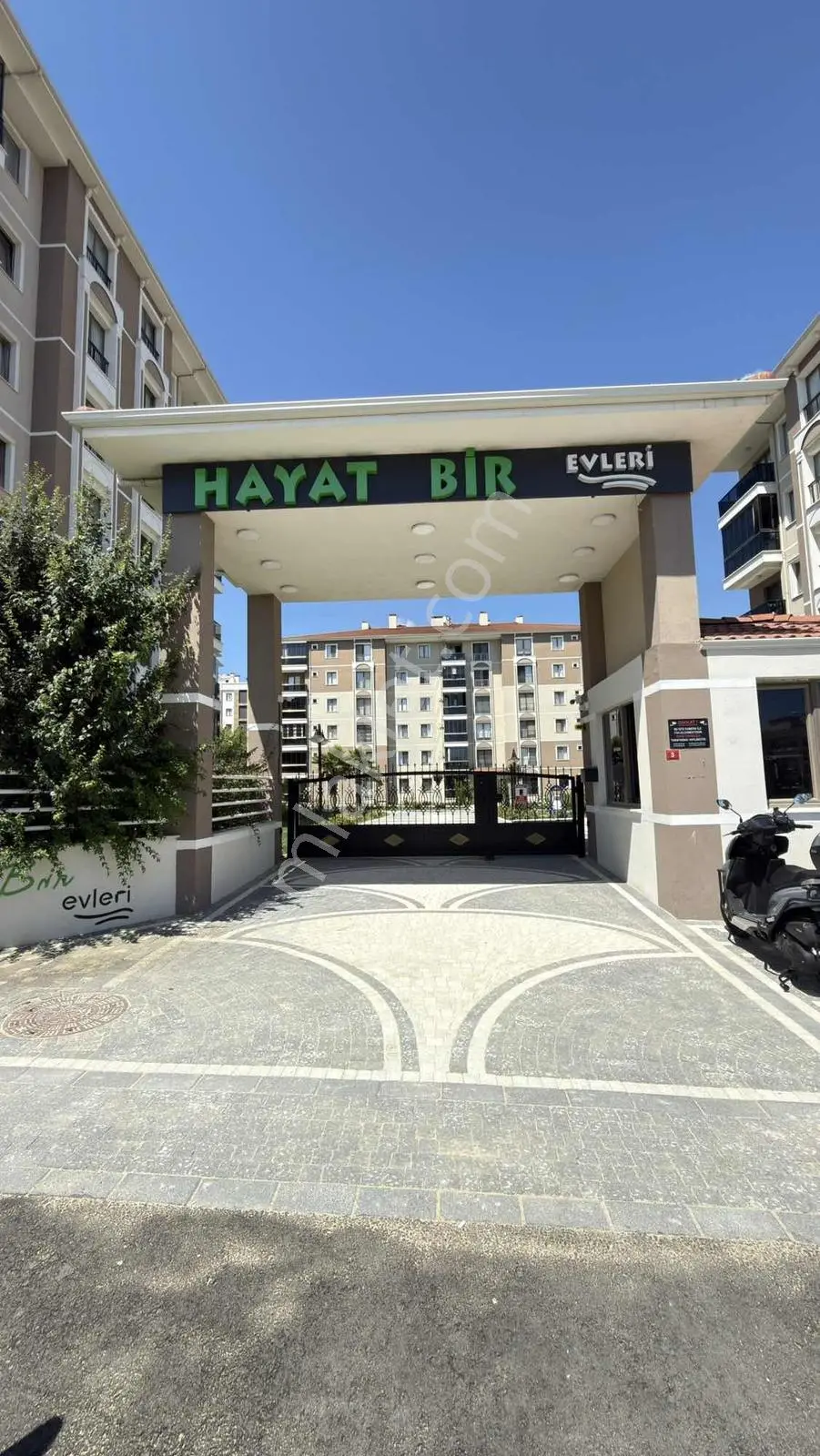 Silivri Hayat Bir Evleri Kiralık Giriş Kat 3+1 Daire
