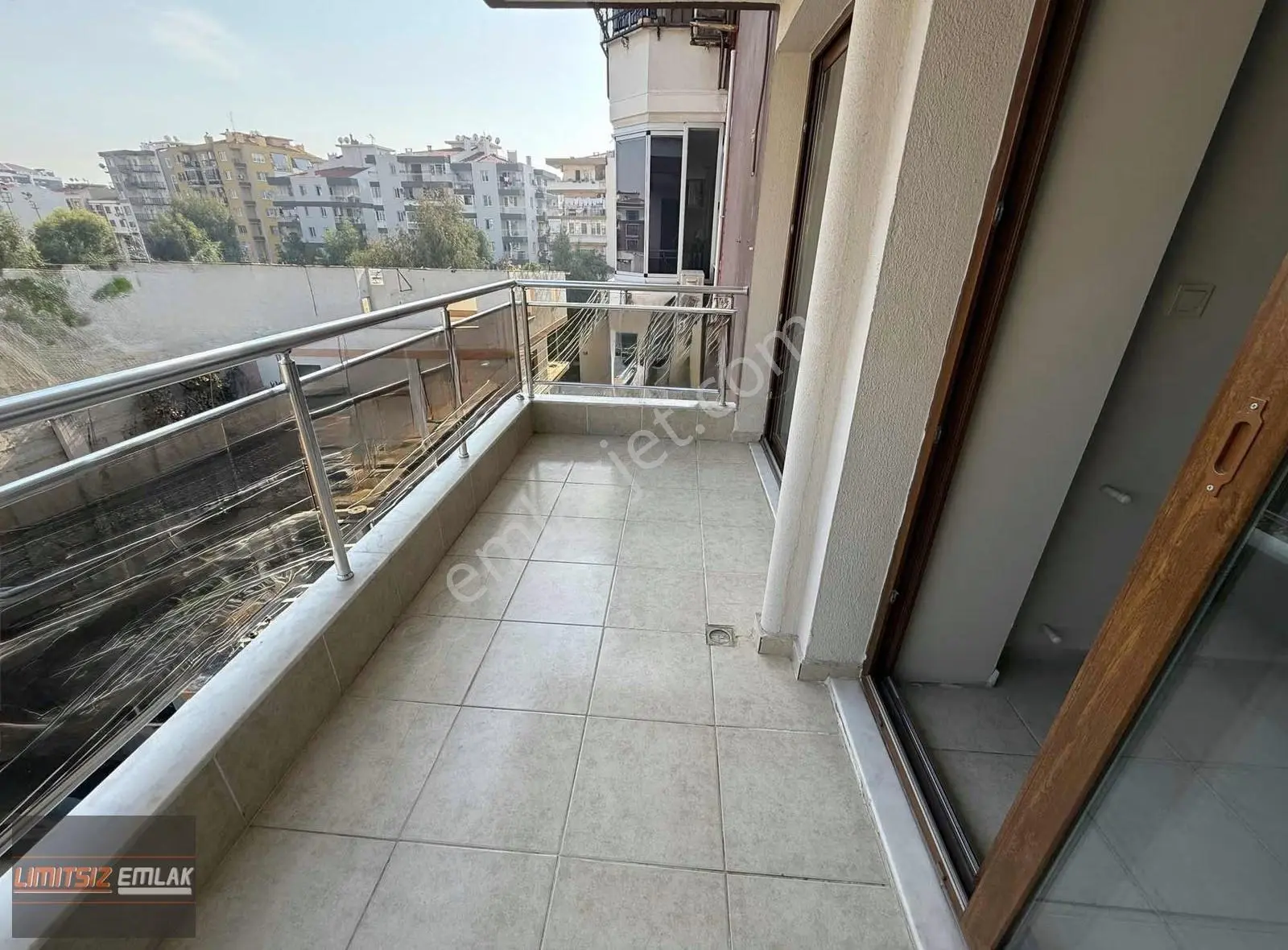 Şemikler'de / 2+1 / Ara Kat 2 / Kapalı Mutfak / 93 M2 - Görsel 2