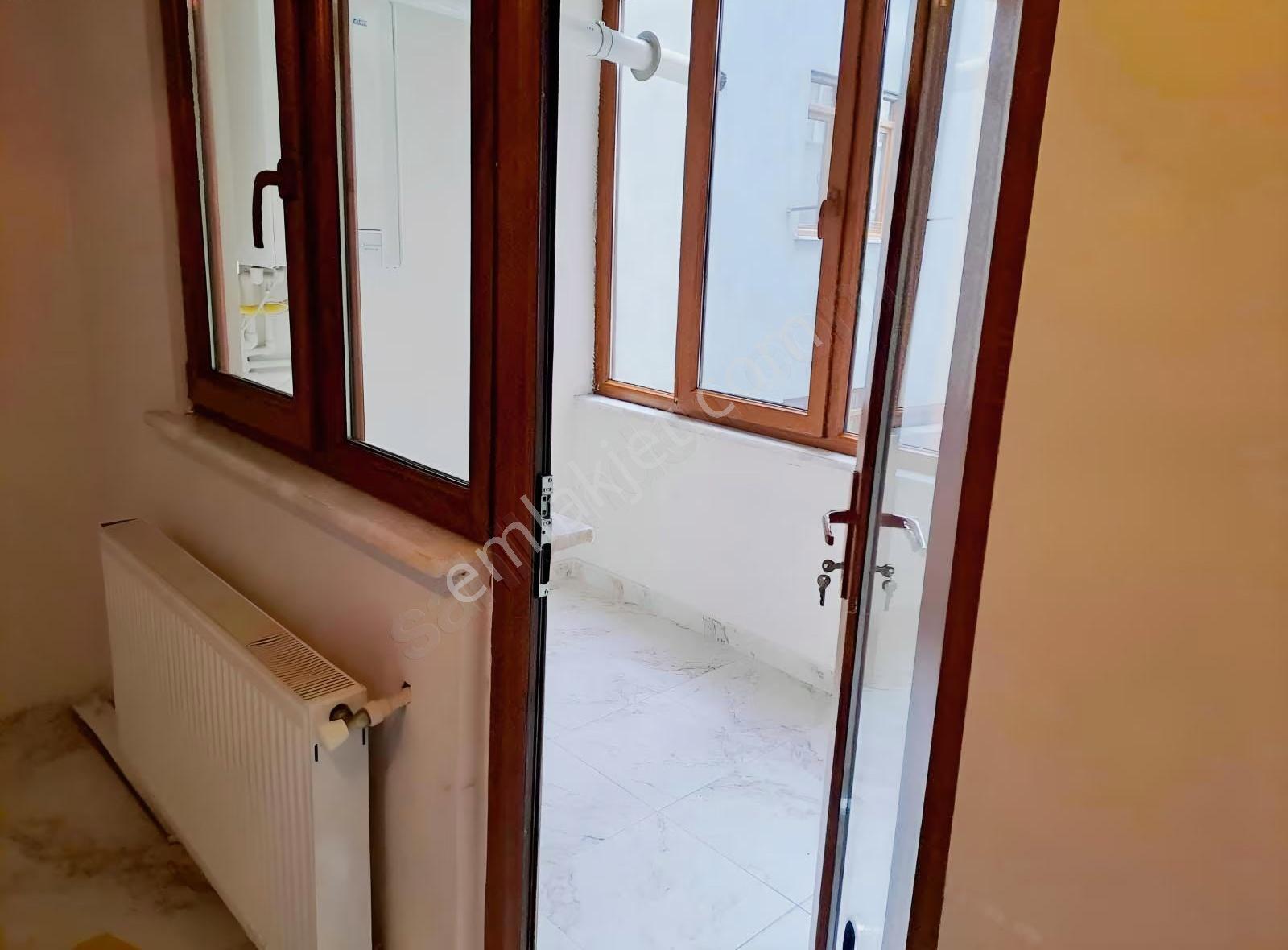 Bayrampaşa Altıntepsi Mahallesi Karlı Sokak 2+1 Kiralık Daire ! - Görsel 4