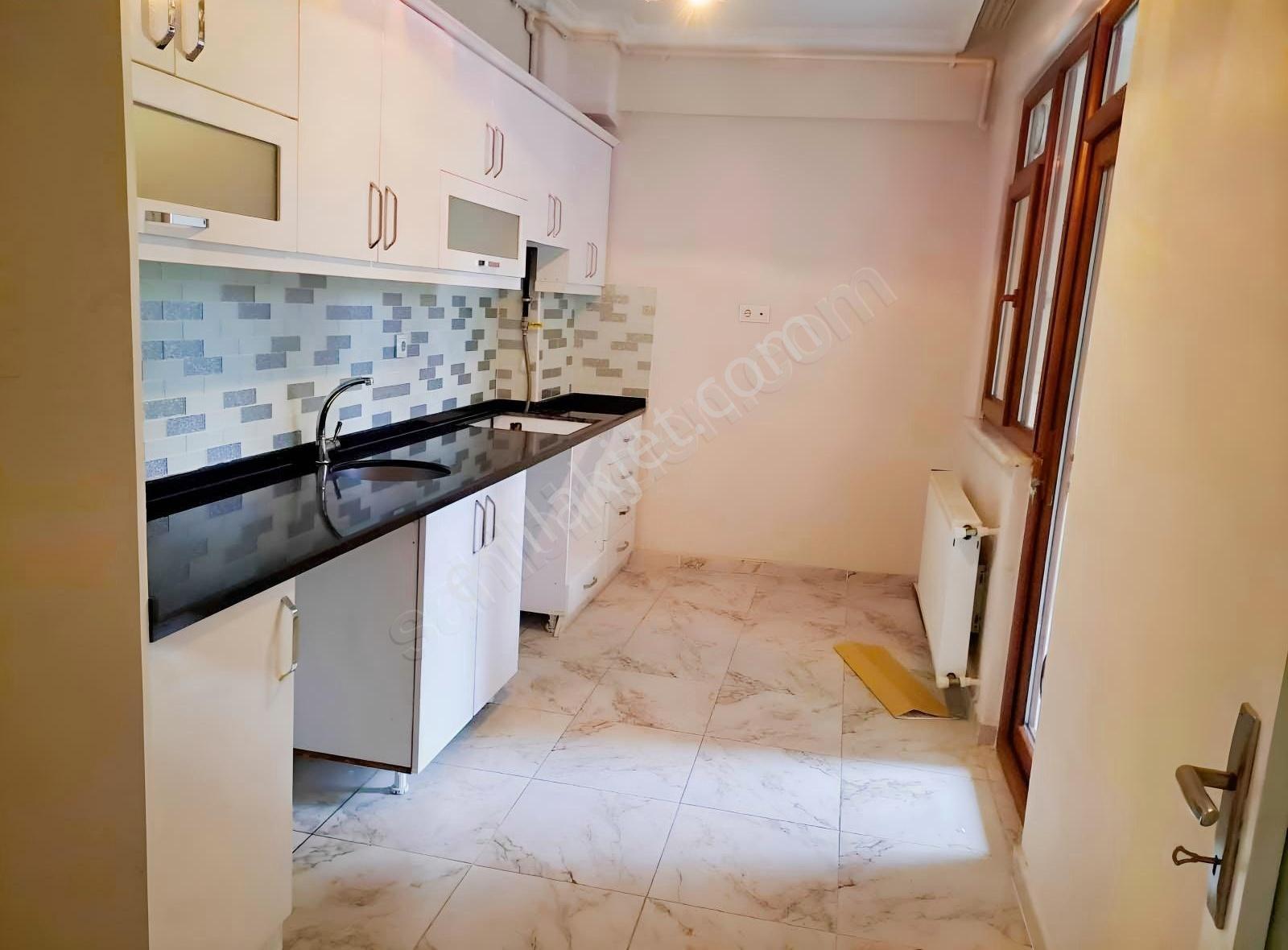 Bayrampaşa Altıntepsi Mahallesi Karlı Sokak 2+1 Kiralık Daire ! - Görsel 5