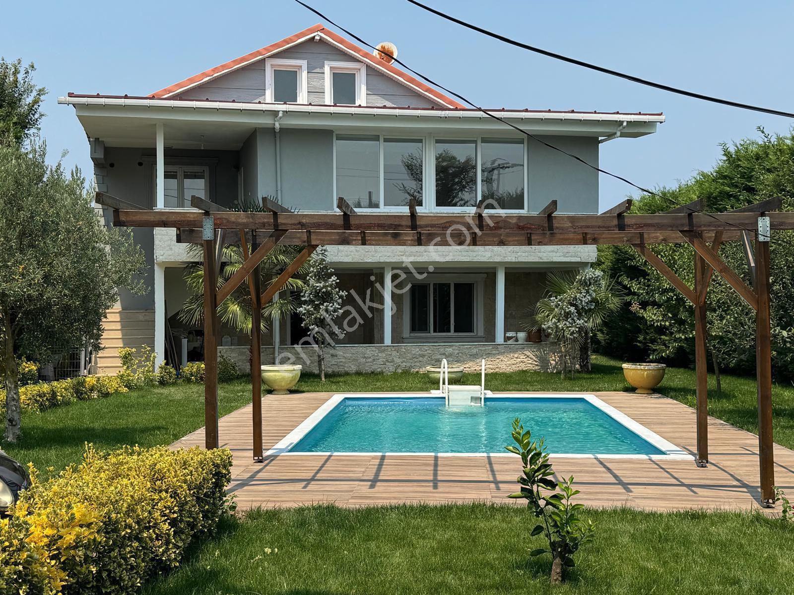 Beykoz Örnekköyde Havuzlu Otoparklibahceli Villa - Görsel 25