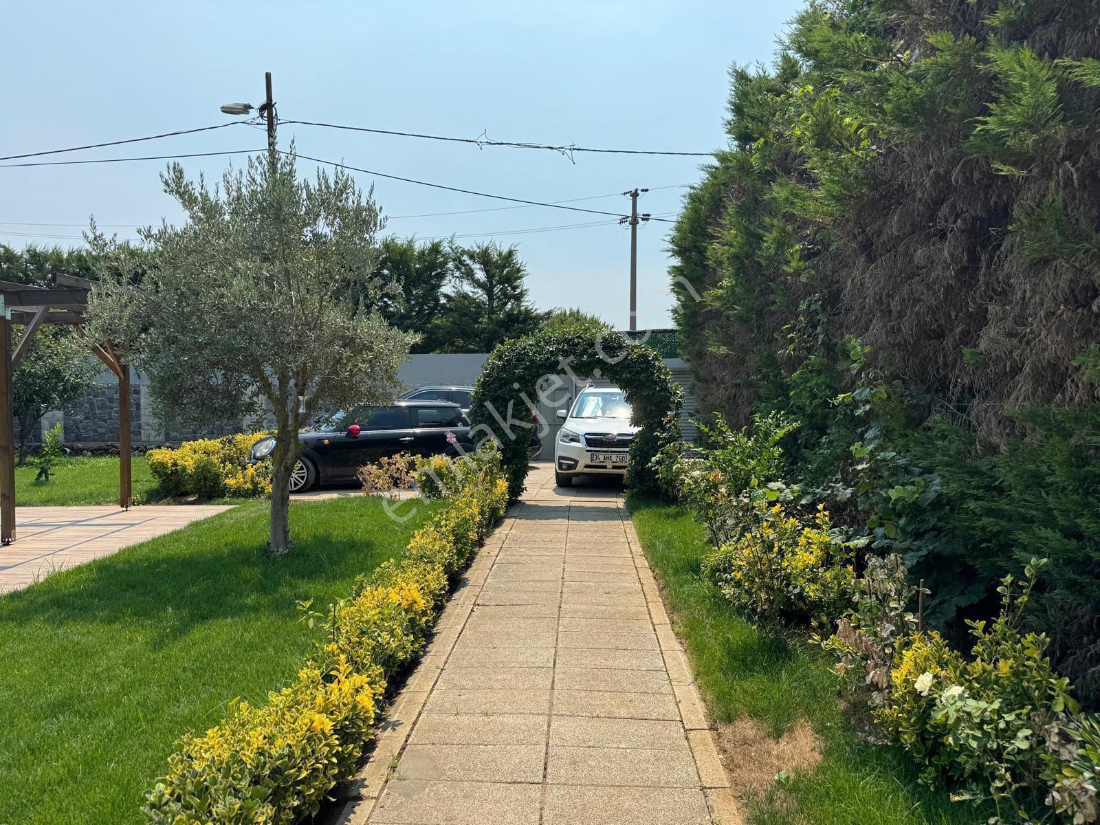 Beykoz Örnekköyde Havuzlu Otoparklibahceli Villa - Görsel 17